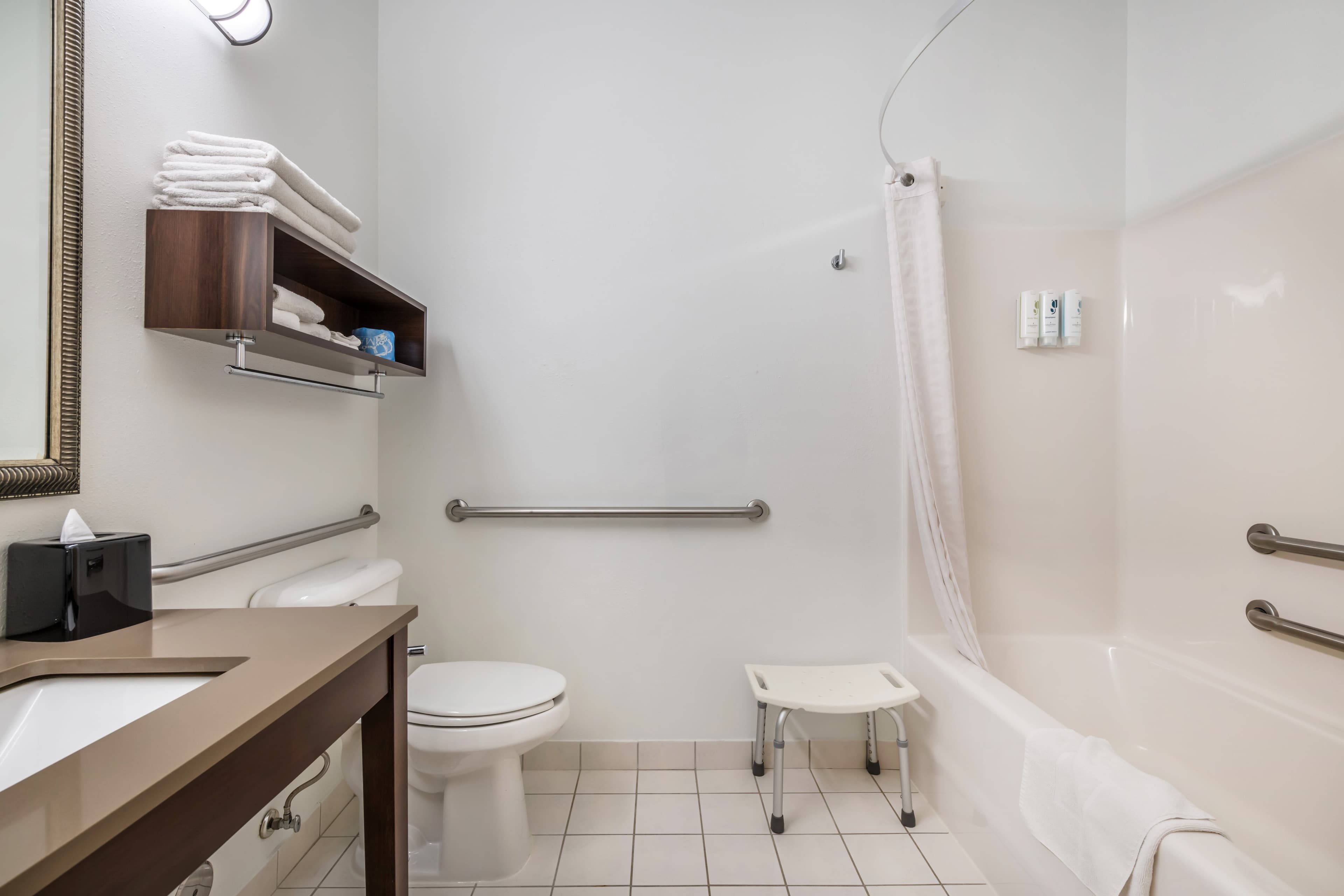 Country Inn & Suites by Radisson, Watertown, SD — 22