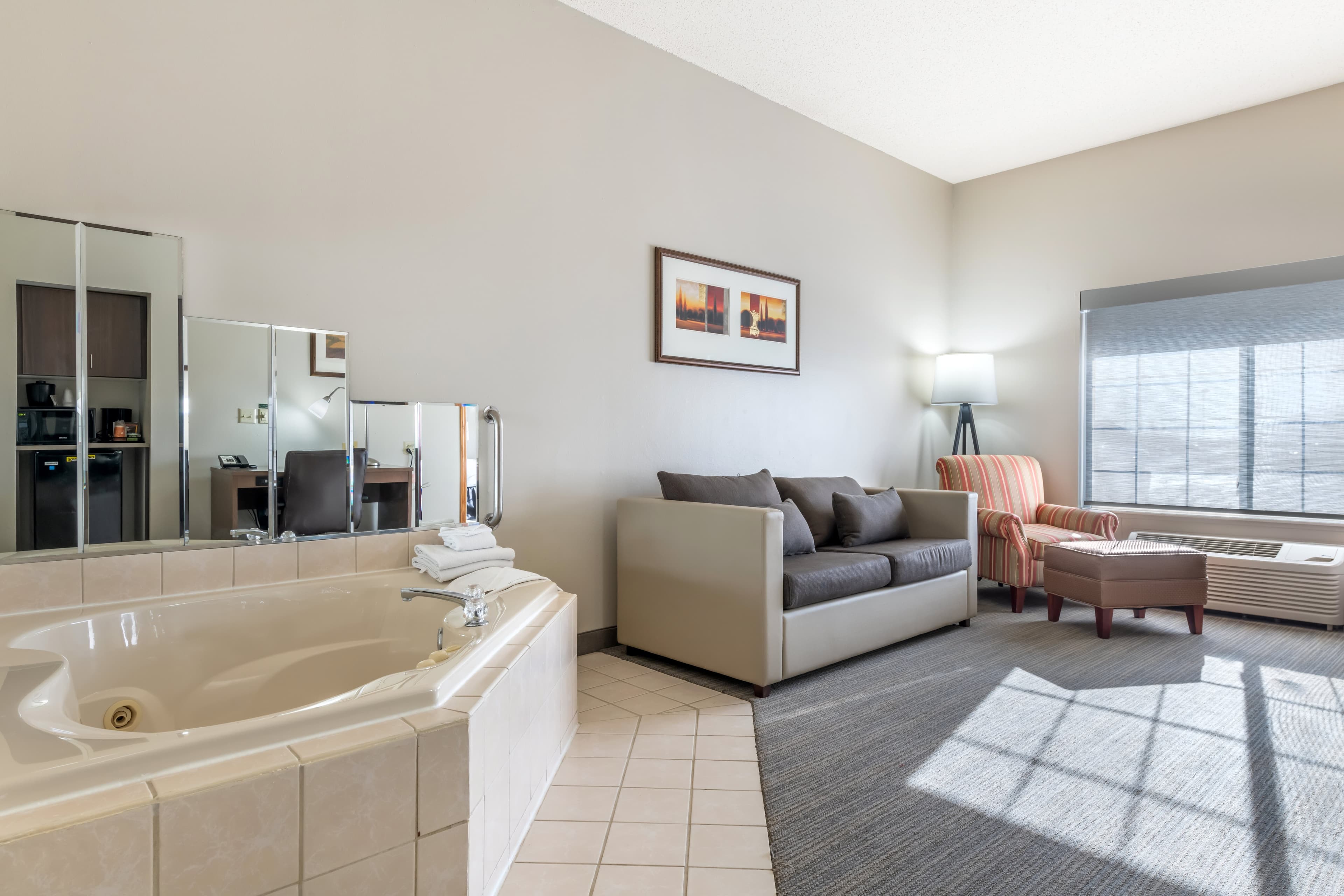 Country Inn & Suites by Radisson, Watertown, SD — 32