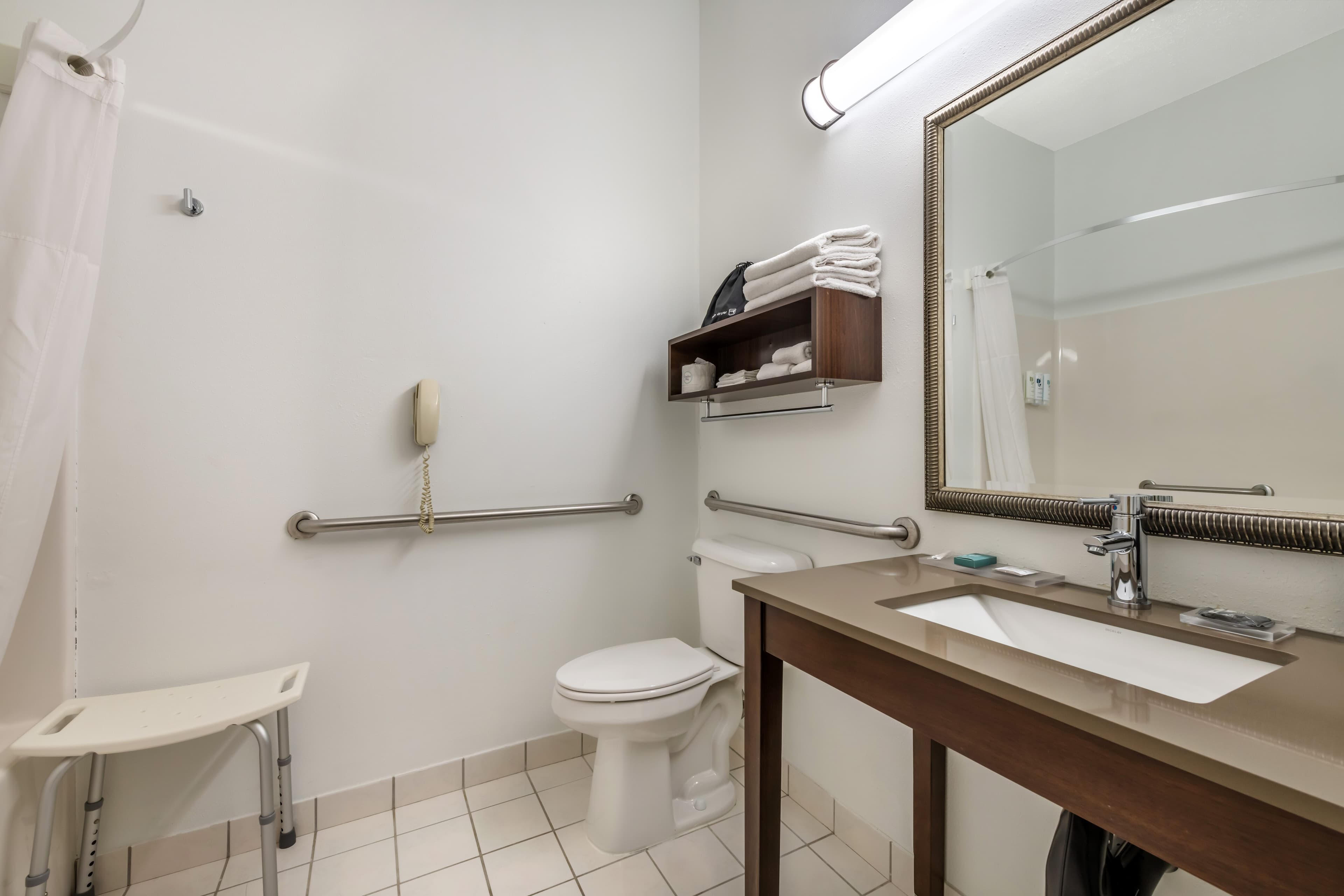 Country Inn & Suites by Radisson, Watertown, SD — 24