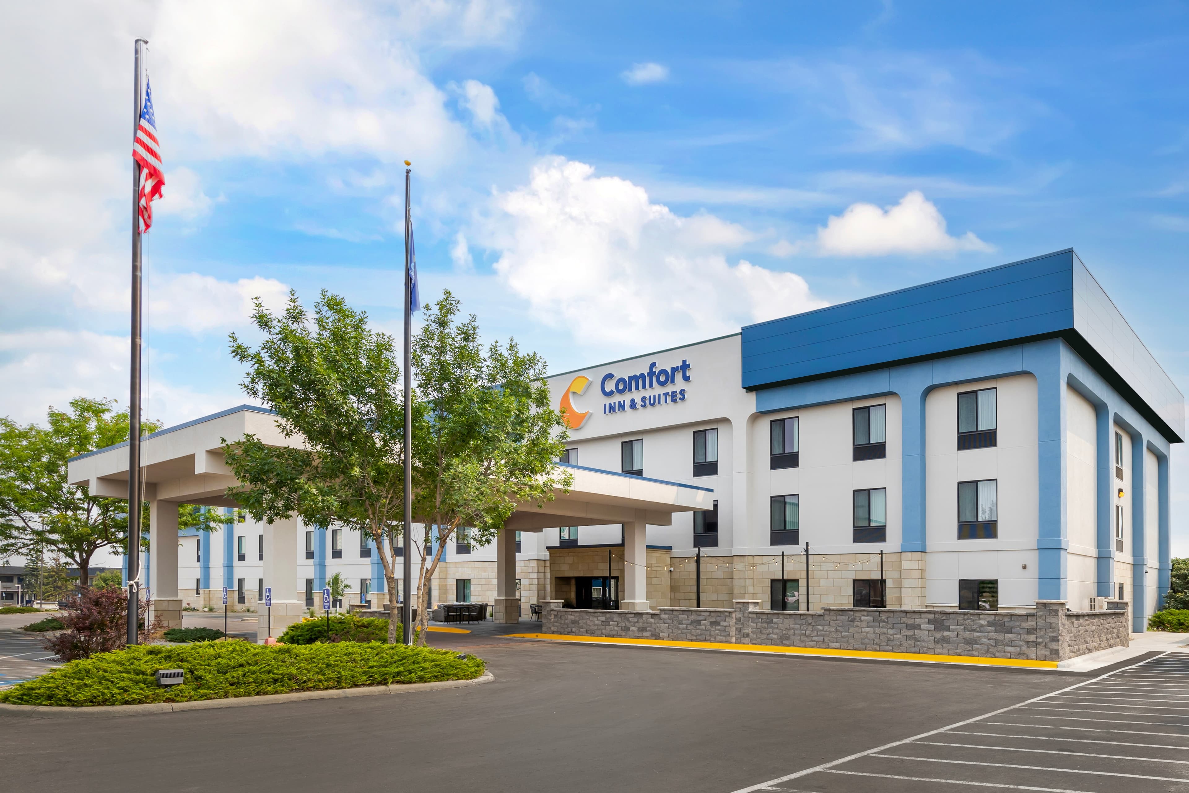 Comfort Inn & Suites Rapid City near Mt Rushmore - Image 1