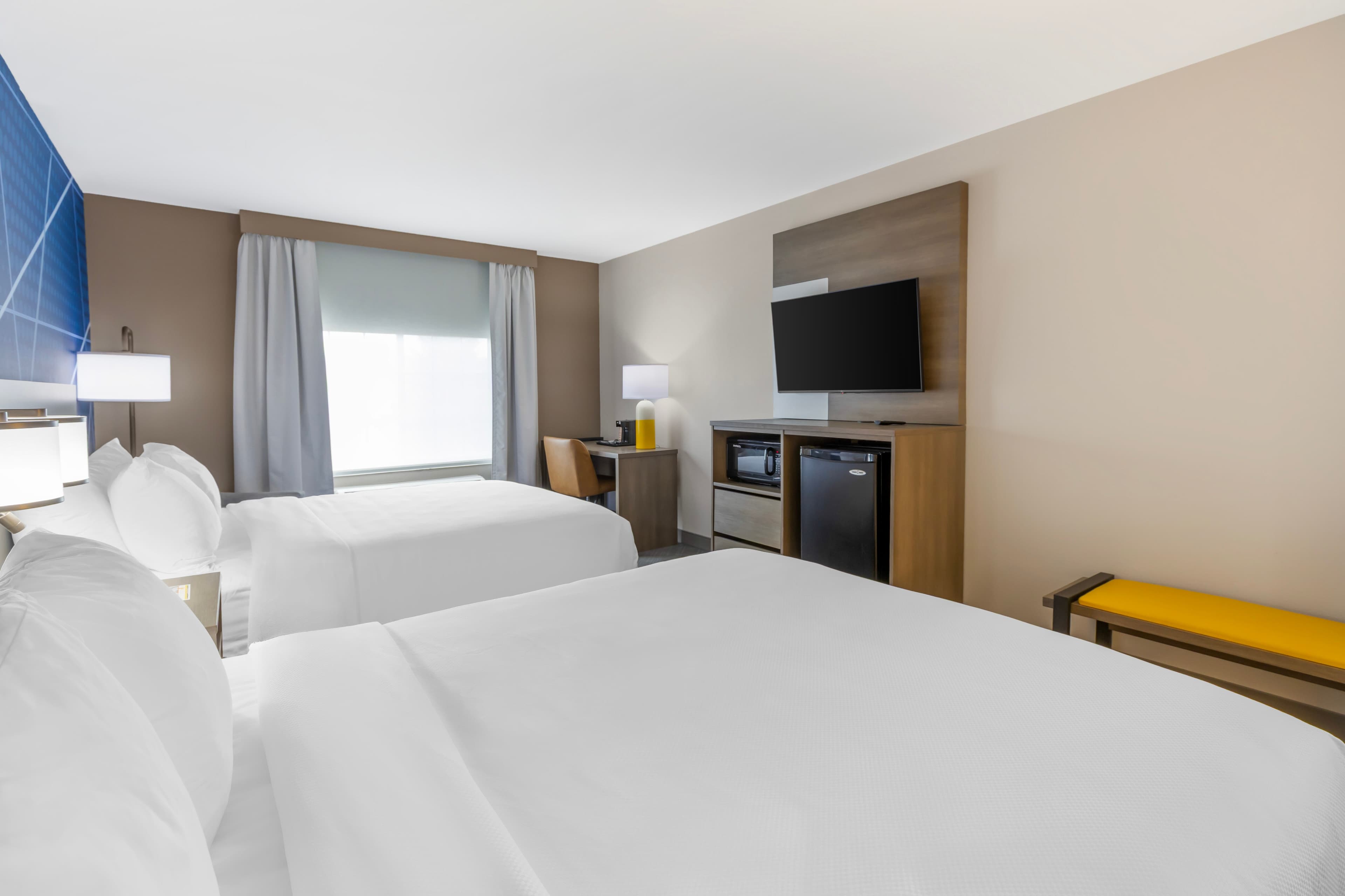 2 Queen Beds - Image 3