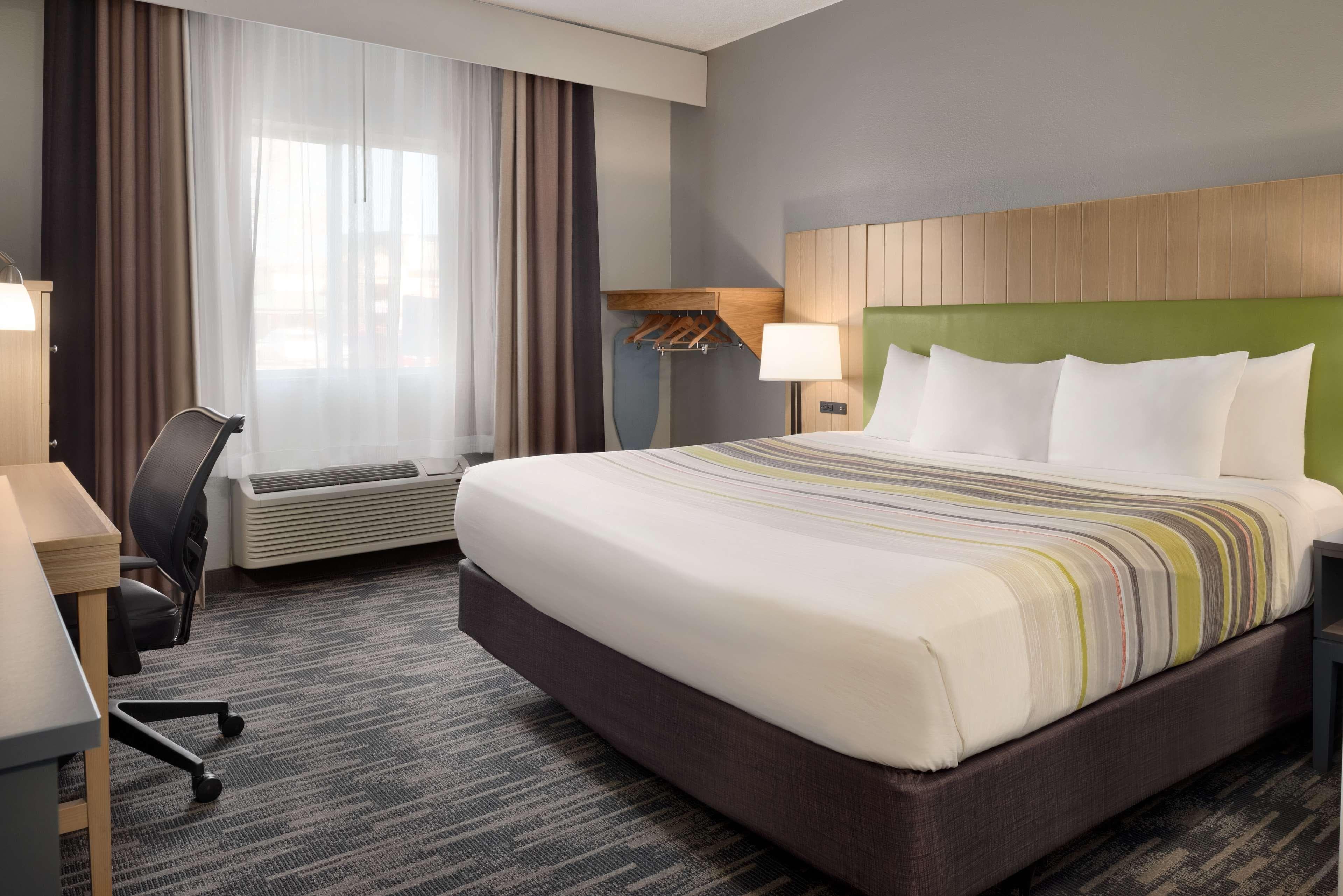 Country Inn & Suites by Radisson, Brookings, SD — 2