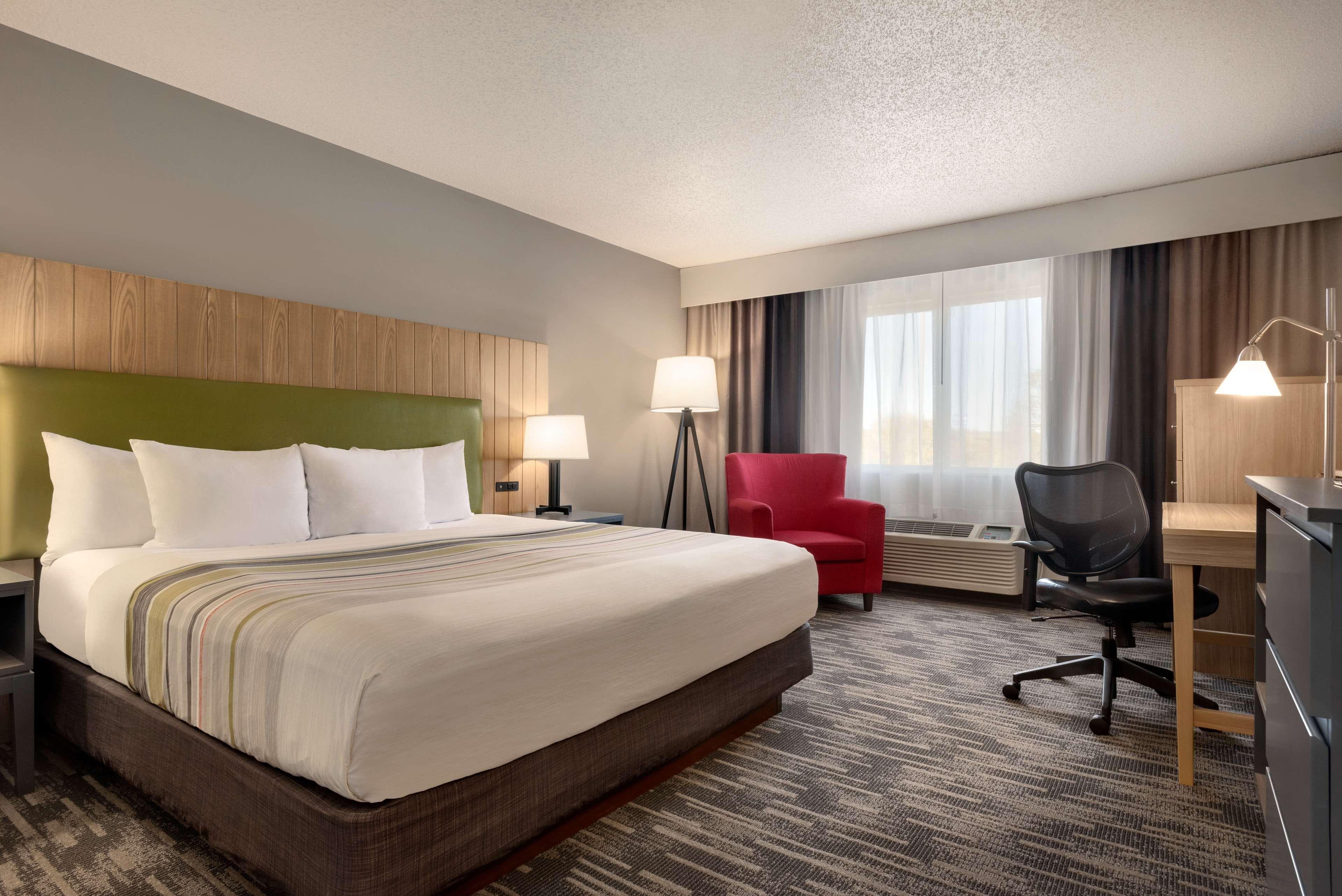 Country Inn & Suites by Radisson, Brookings, SD — 3