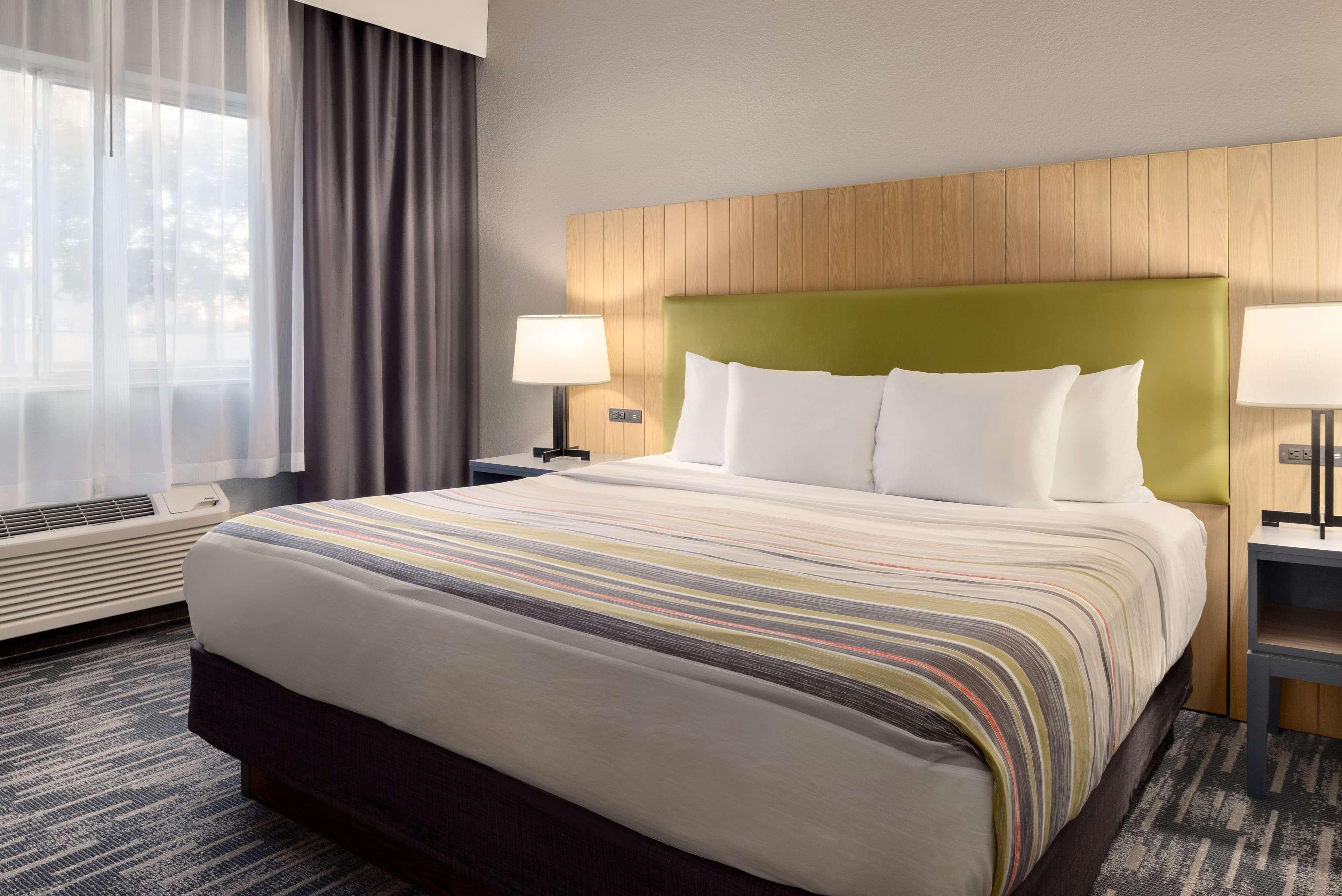 Country Inn & Suites by Radisson, Brookings, SD — 8