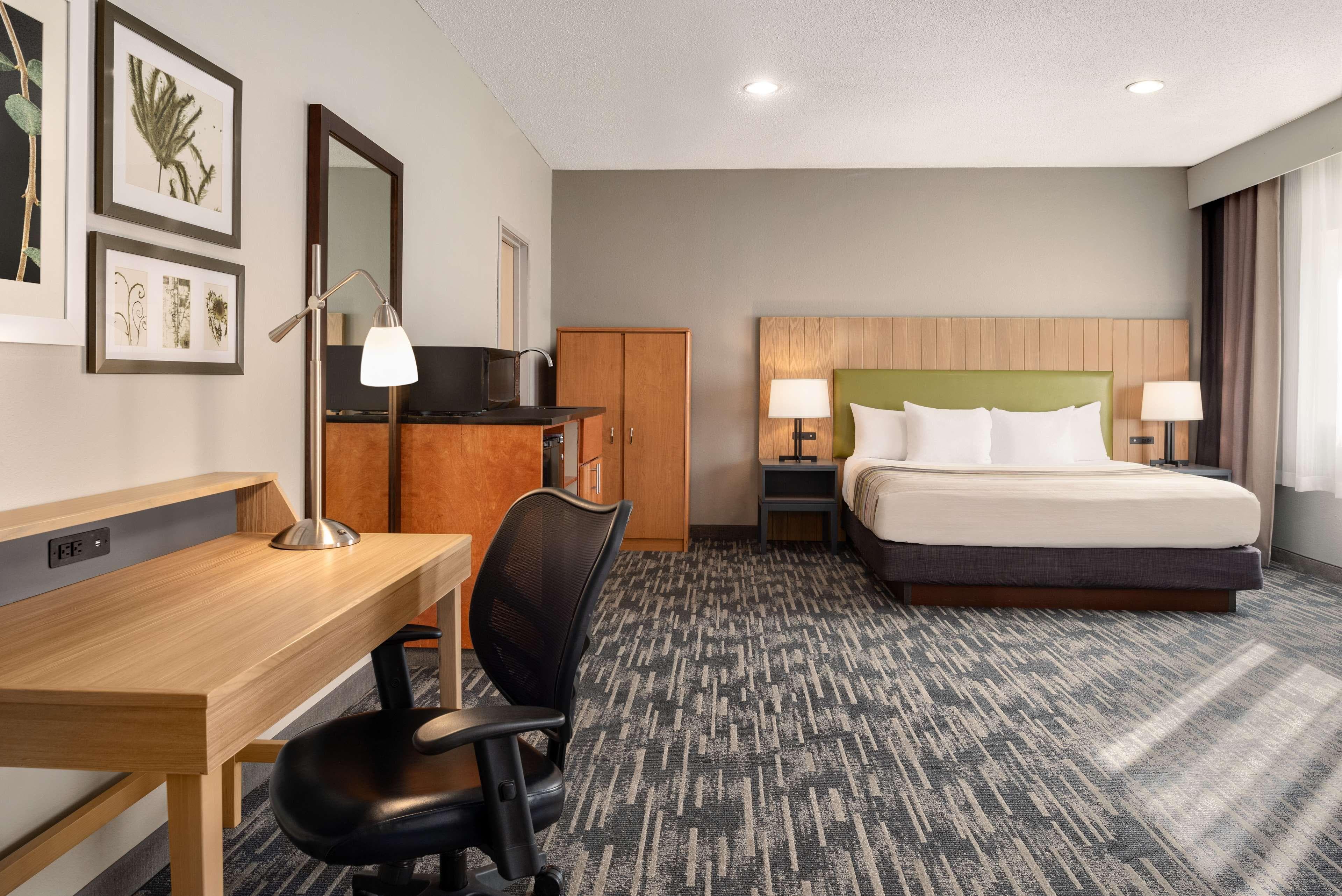 Country Inn & Suites by Radisson, Brookings, SD — 21