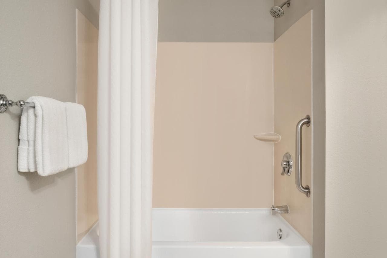 Country Inn & Suites by Radisson, Brookings, SD — 11