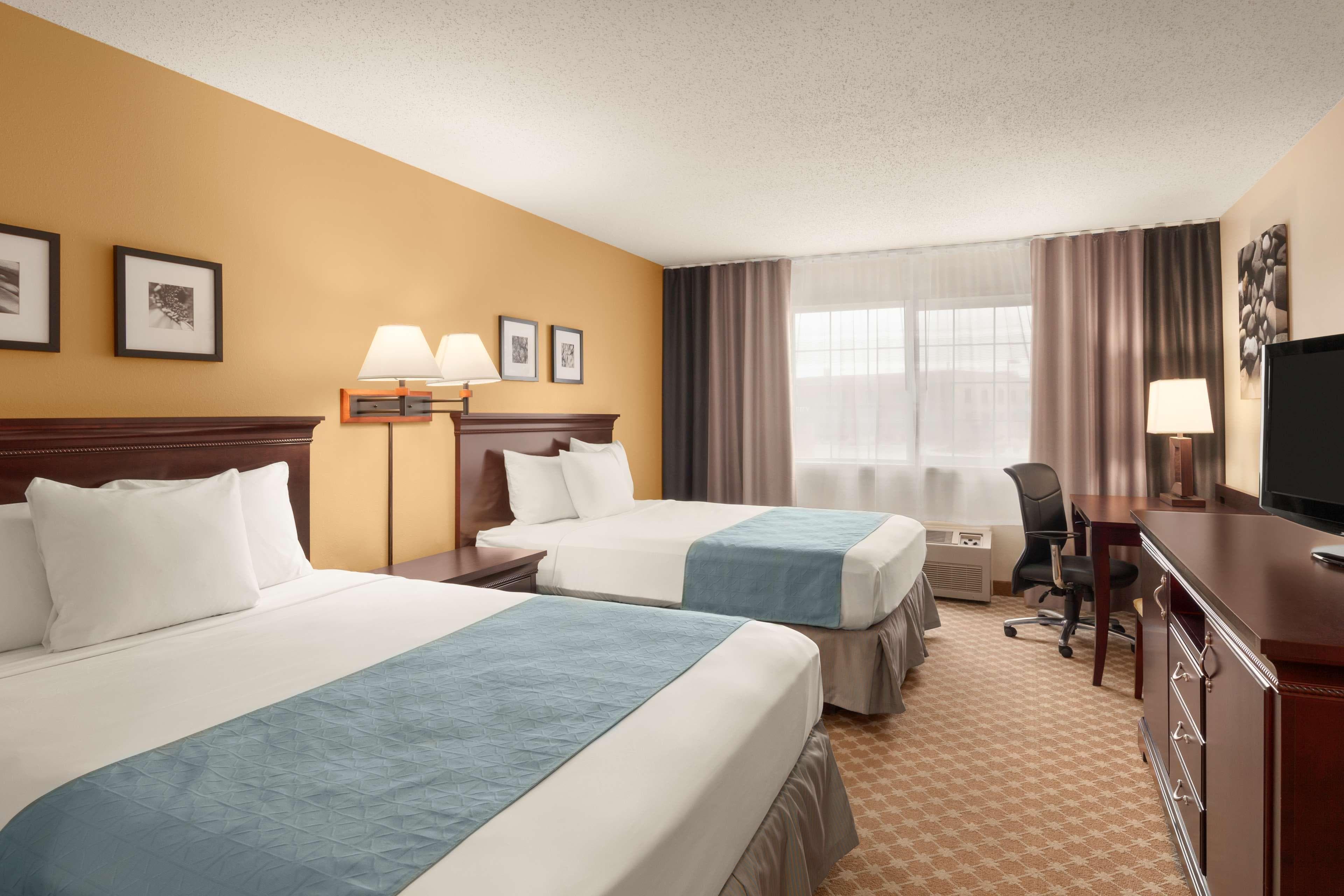 Country Inn & Suites by Radisson, Sioux Falls - Image 5