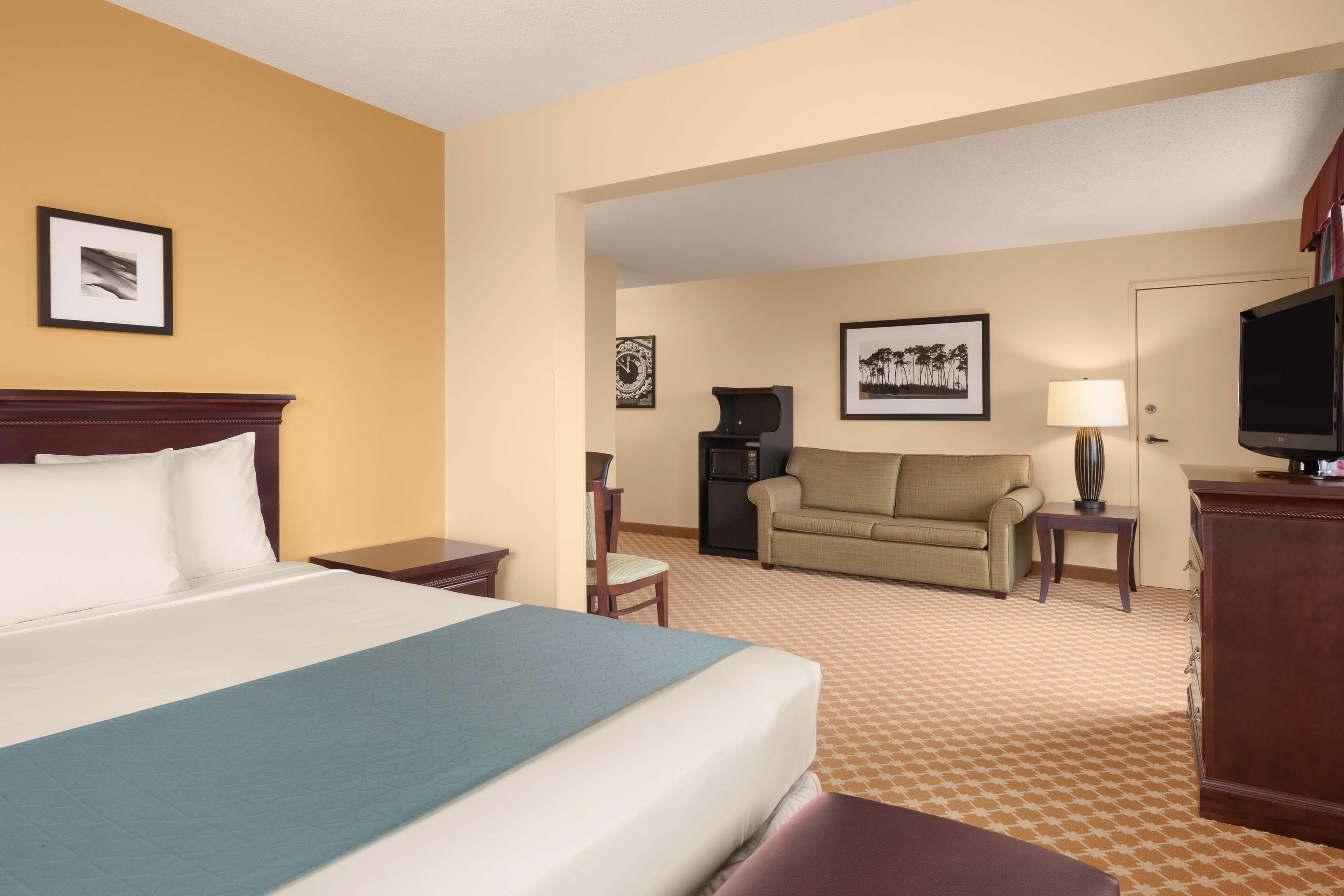 Country Inn & Suites by Radisson, Sioux Falls - Image 4