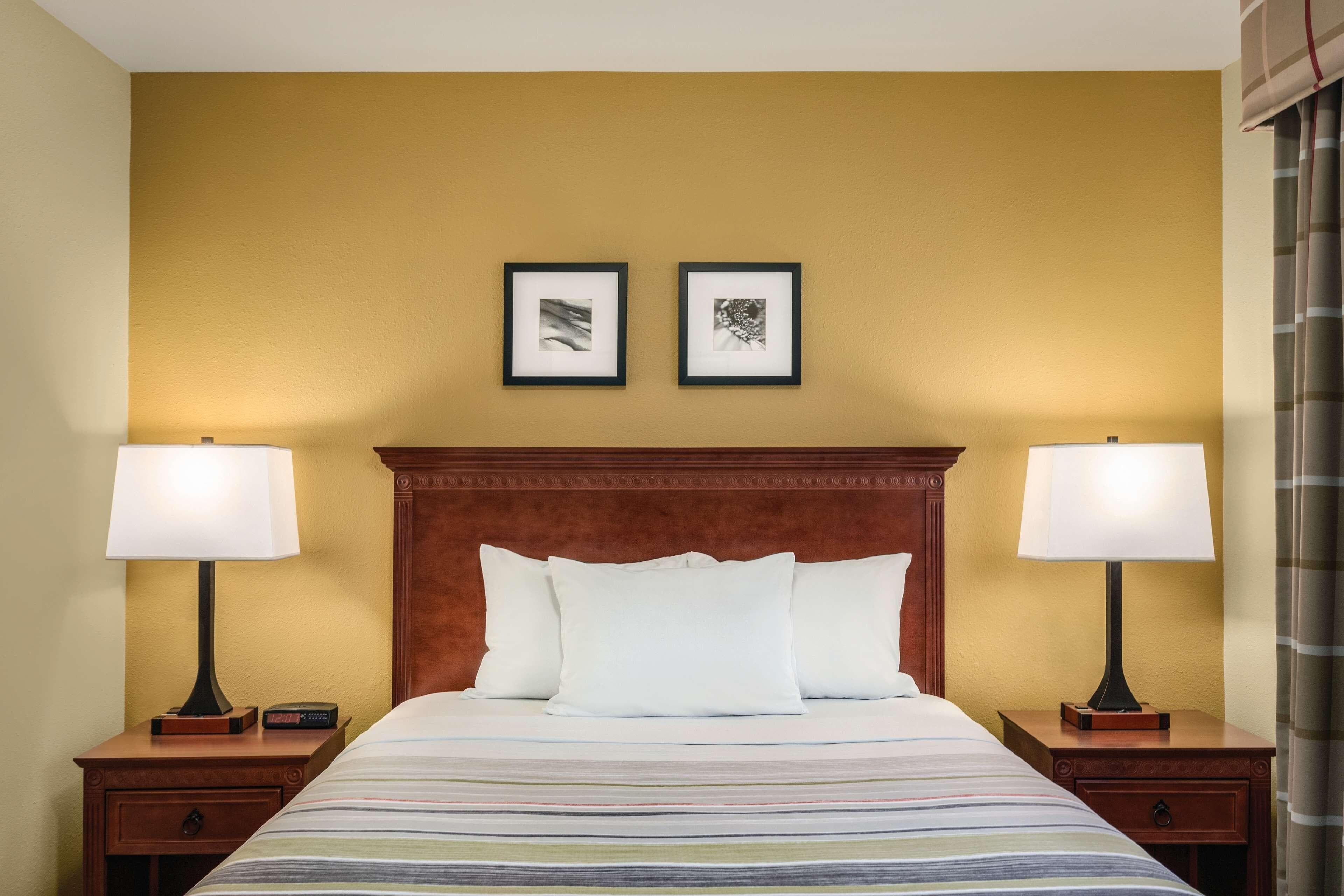 Country Inn & Suites by Radisson, Dakota Dunes, SD - Image 4