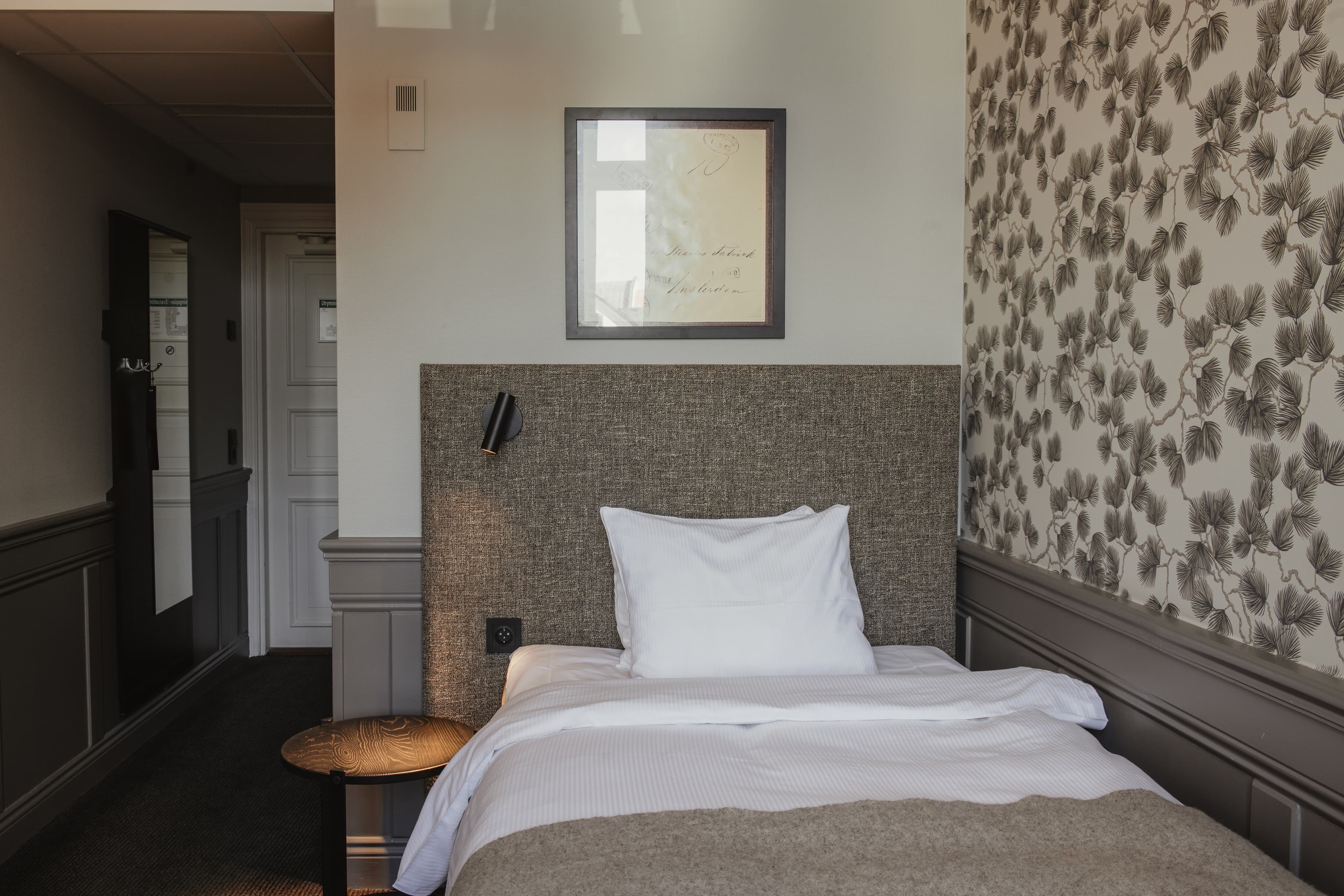 Home Hotel Post — 6