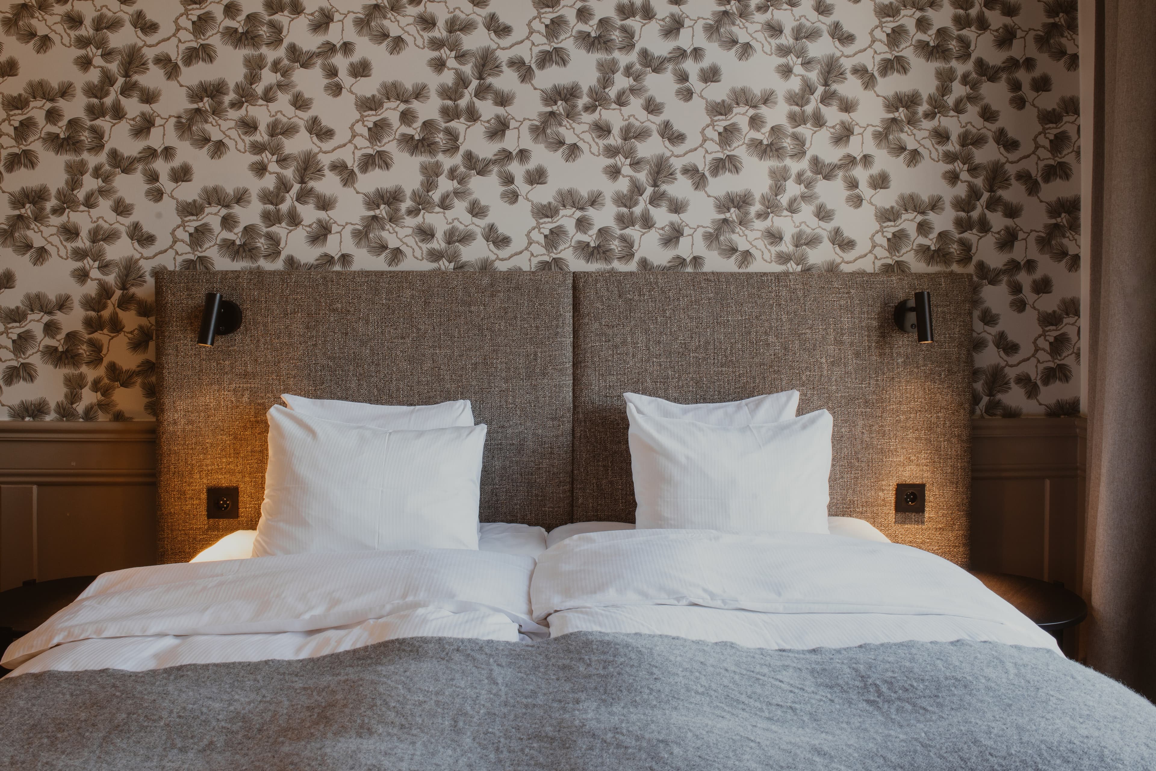 Home Hotel Post — 11
