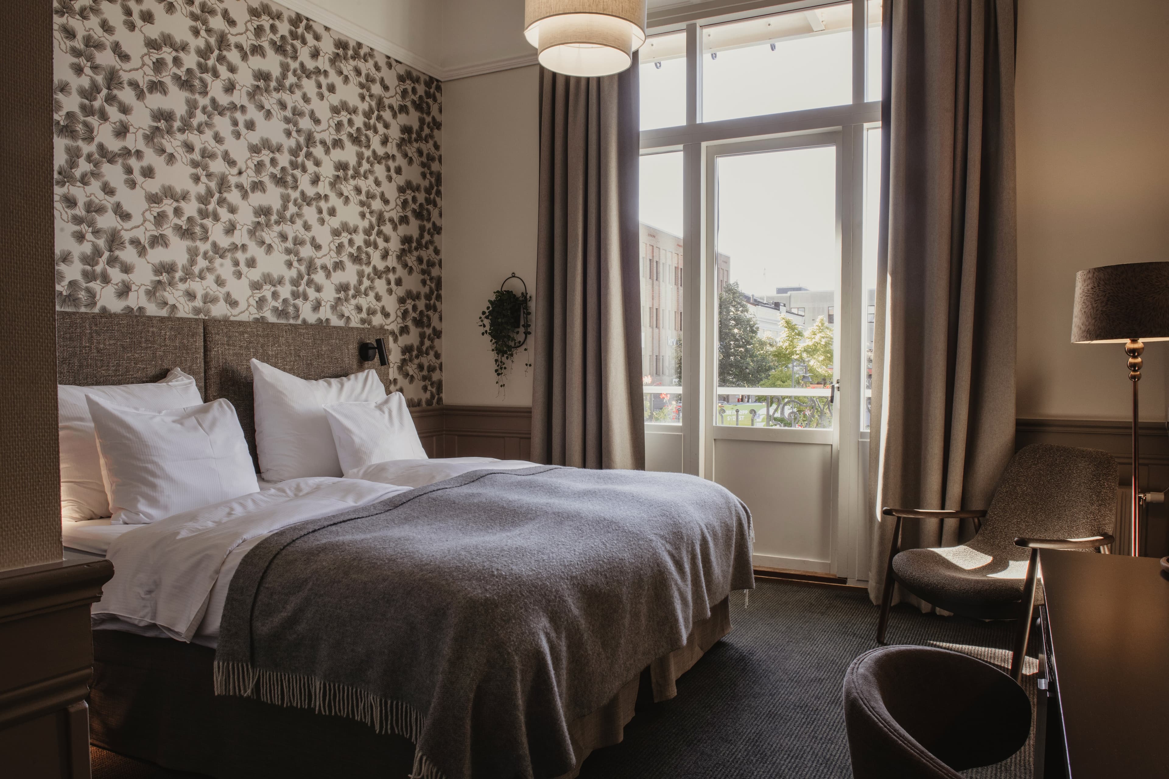 Home Hotel Post — 15