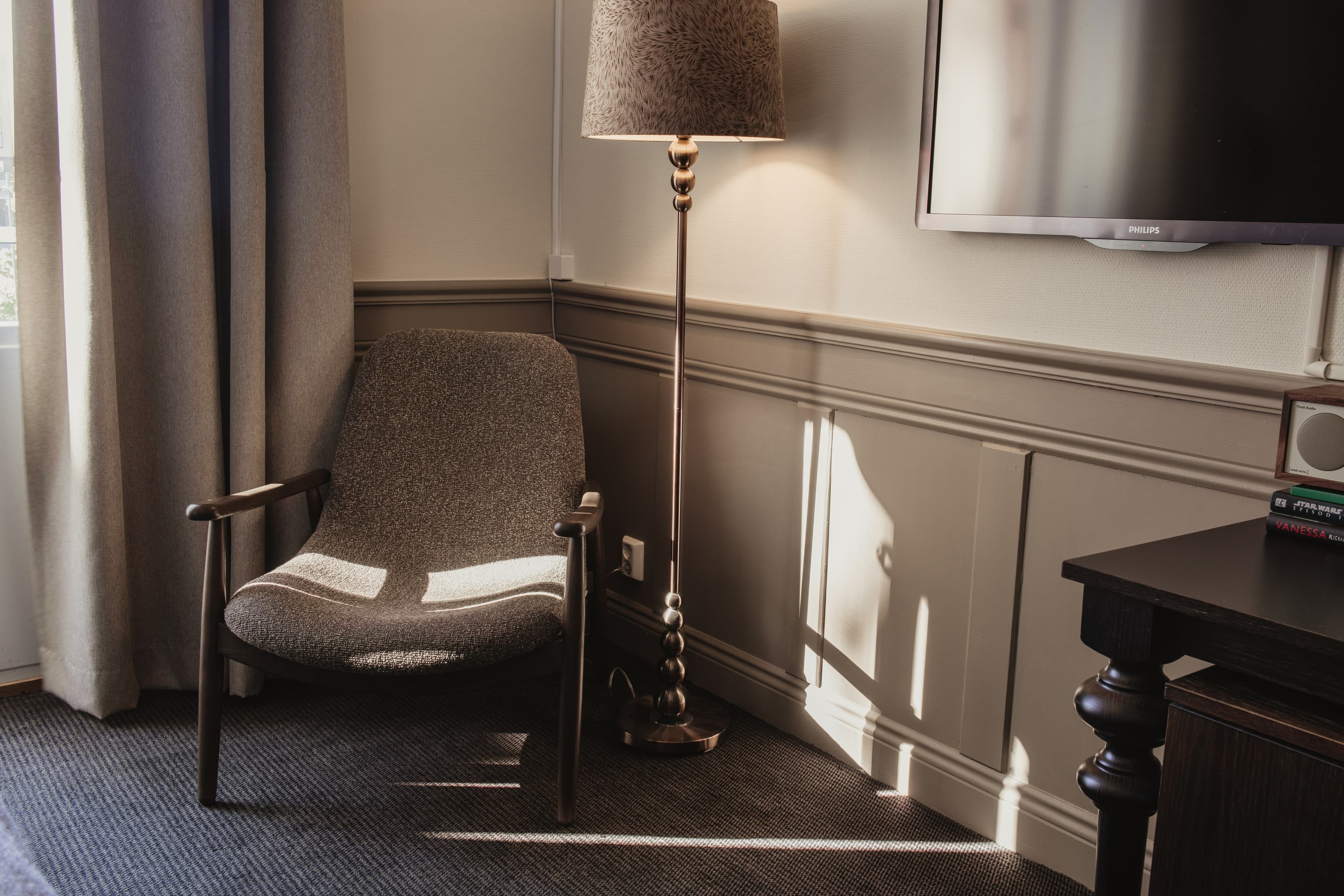 Home Hotel Post — 18