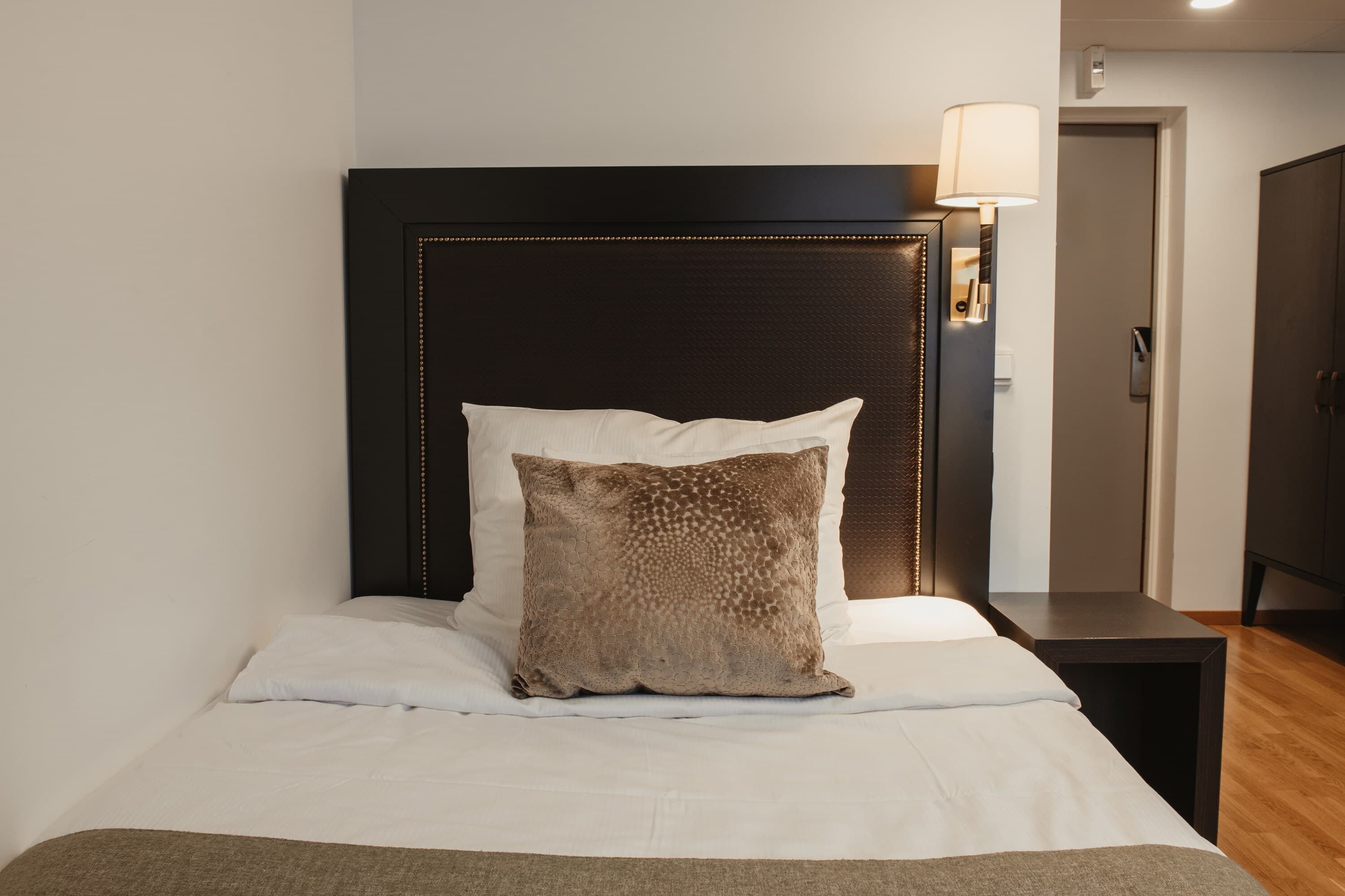 Home Hotel Bristol - Image 2