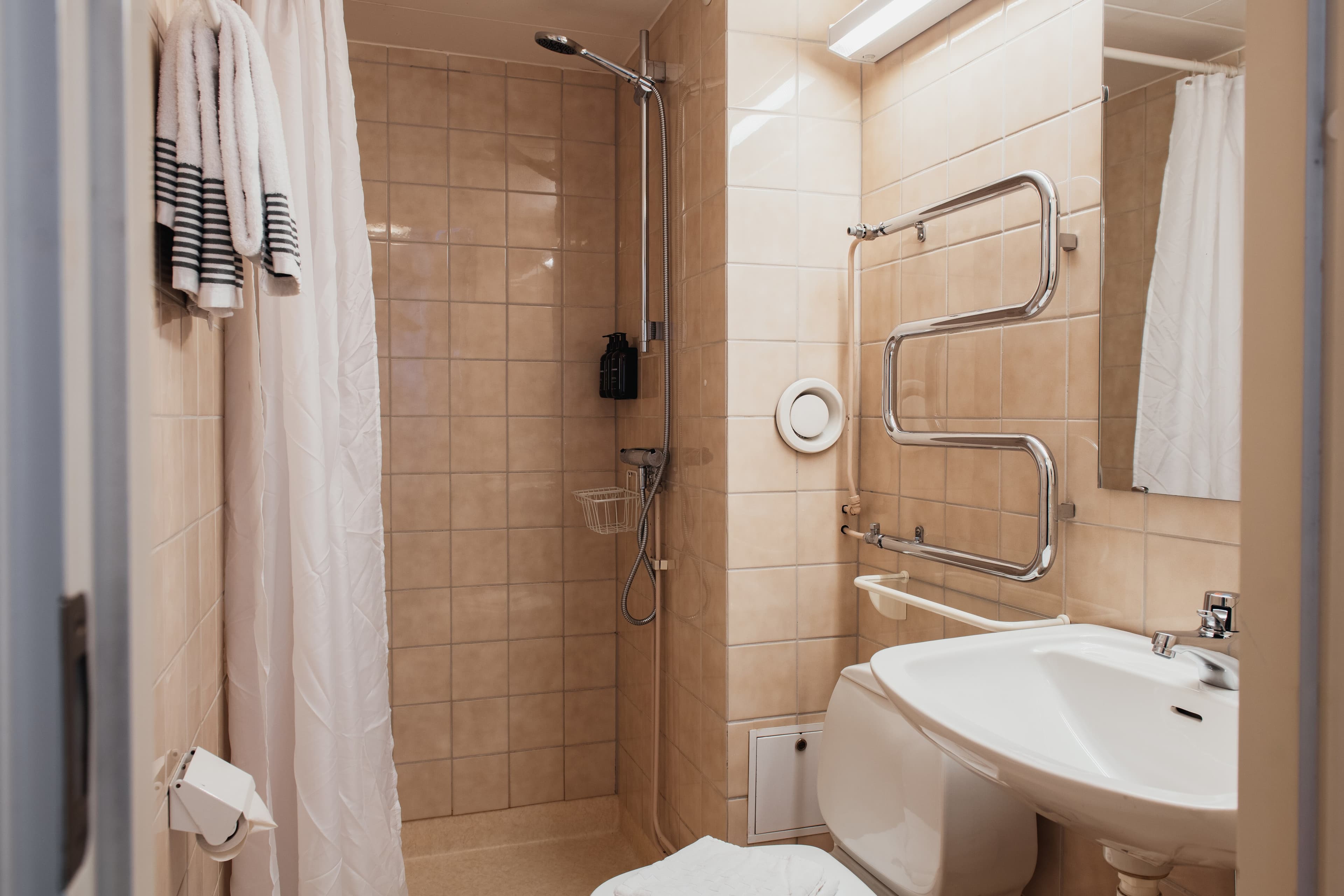 Home Hotel Kung Oscar — 8
