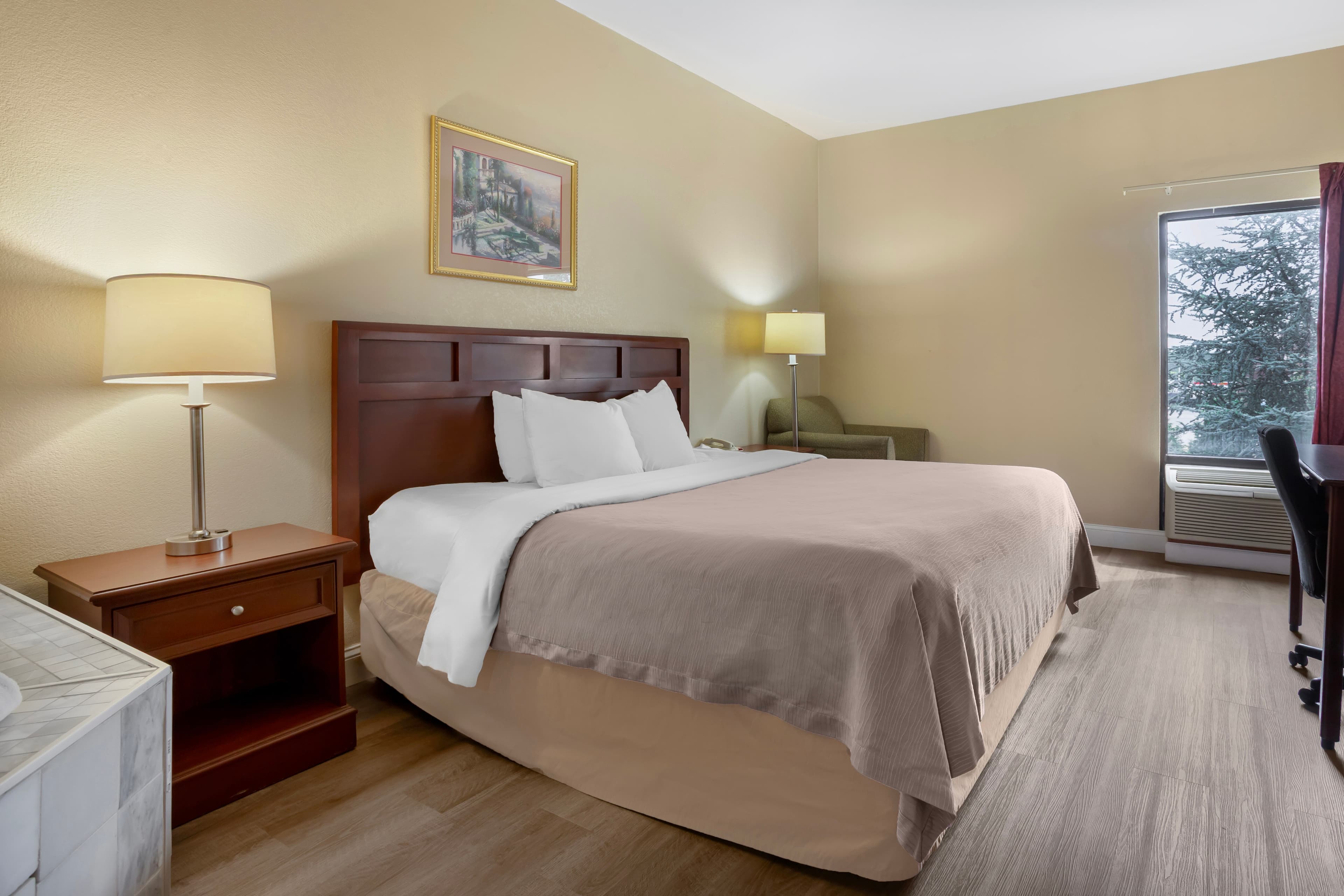 Econo Lodge Newport Smoky Mountains Gateway — 7