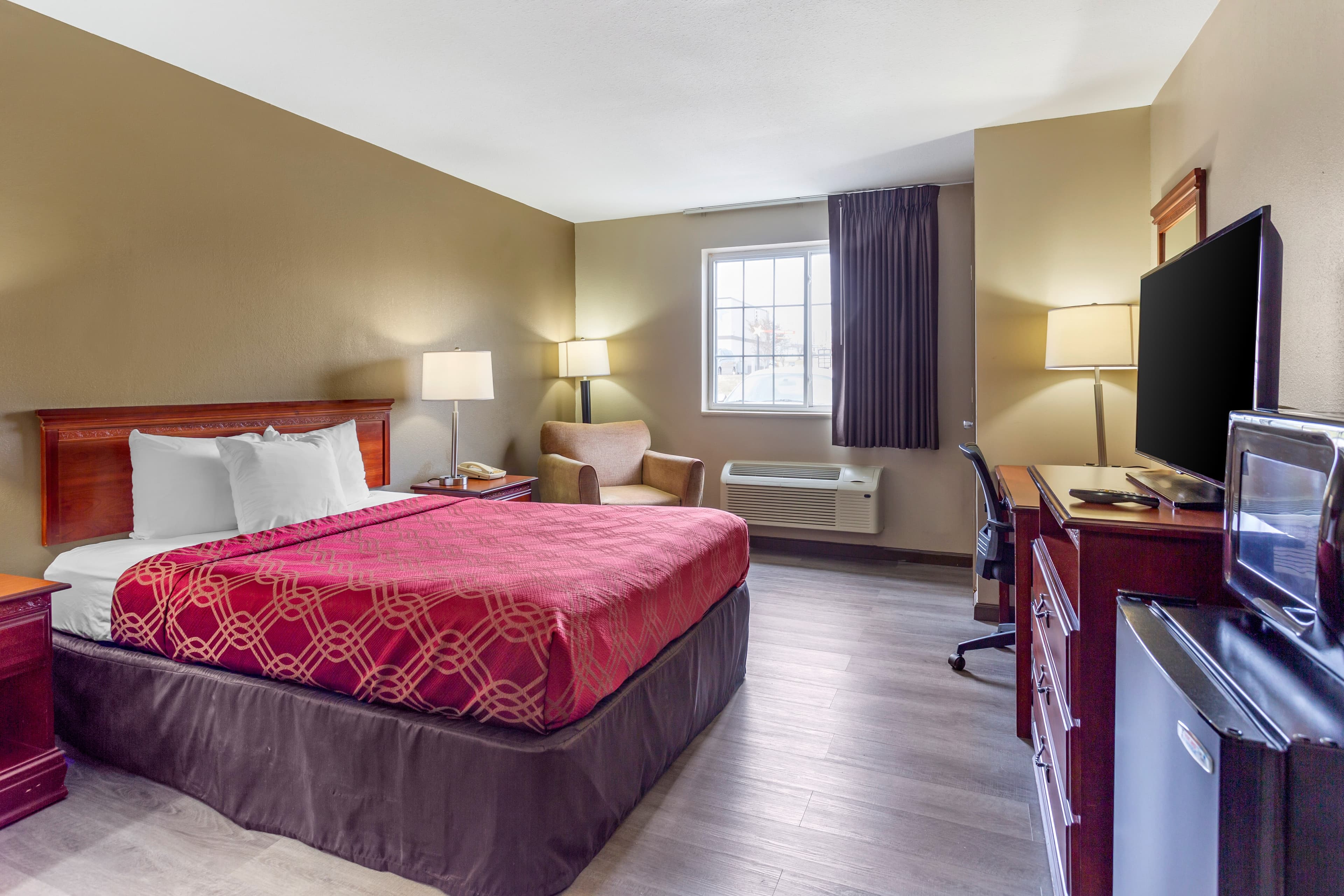 Econo Lodge Inn & Suites Dickson - Image 2