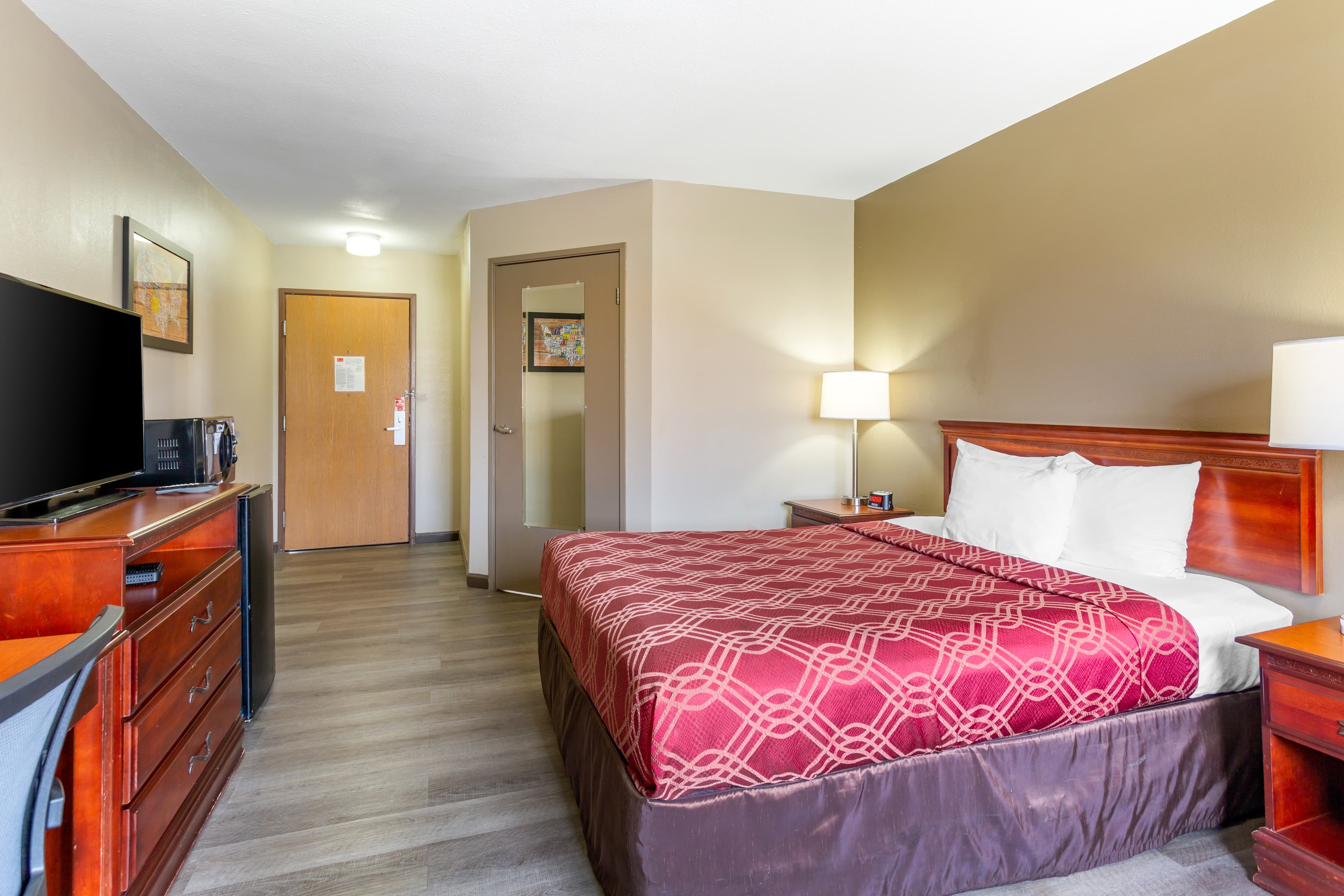 Econo Lodge Inn & Suites Dickson - Image 4