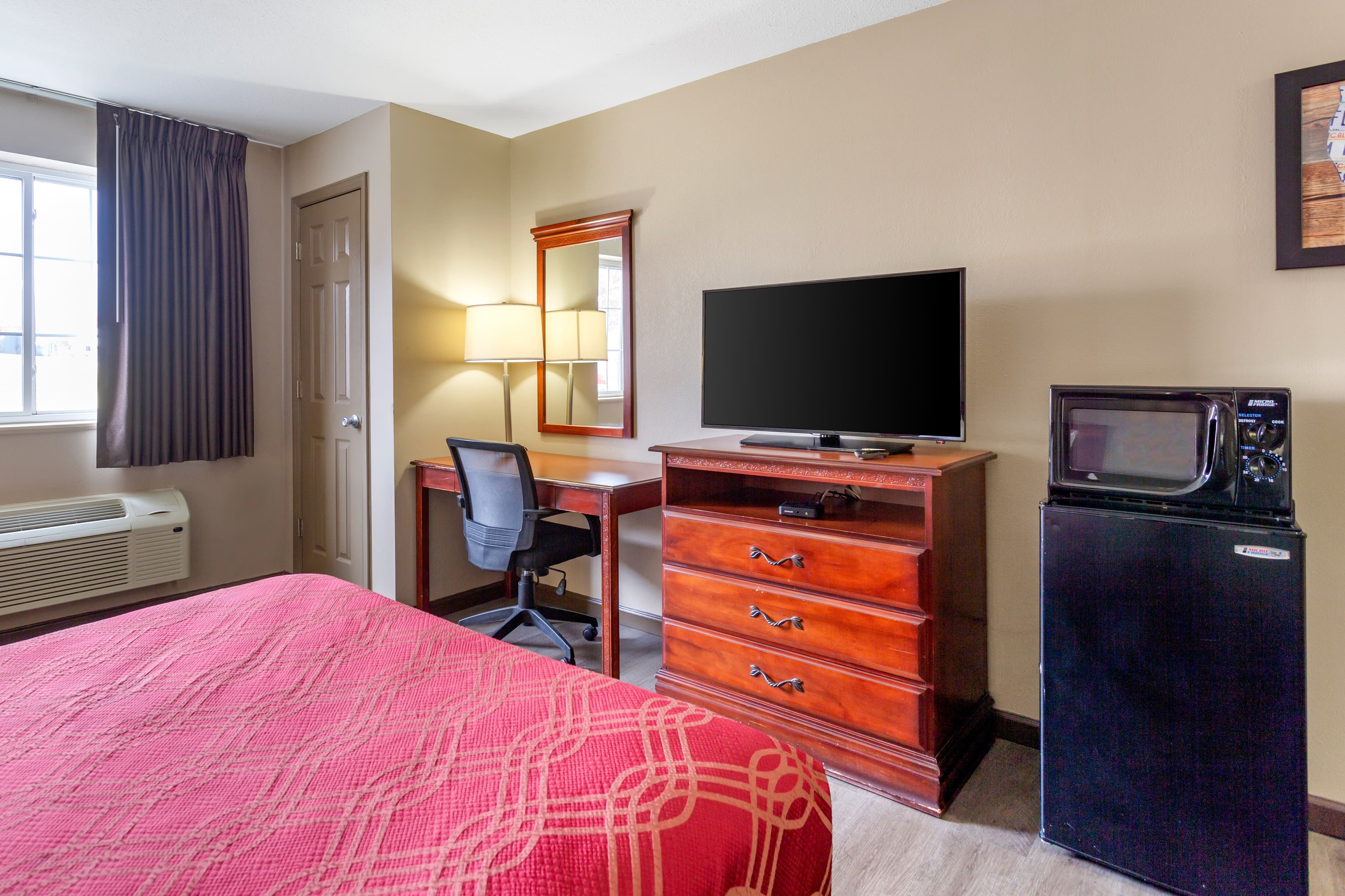 Econo Lodge Inn & Suites Dickson - Image 5