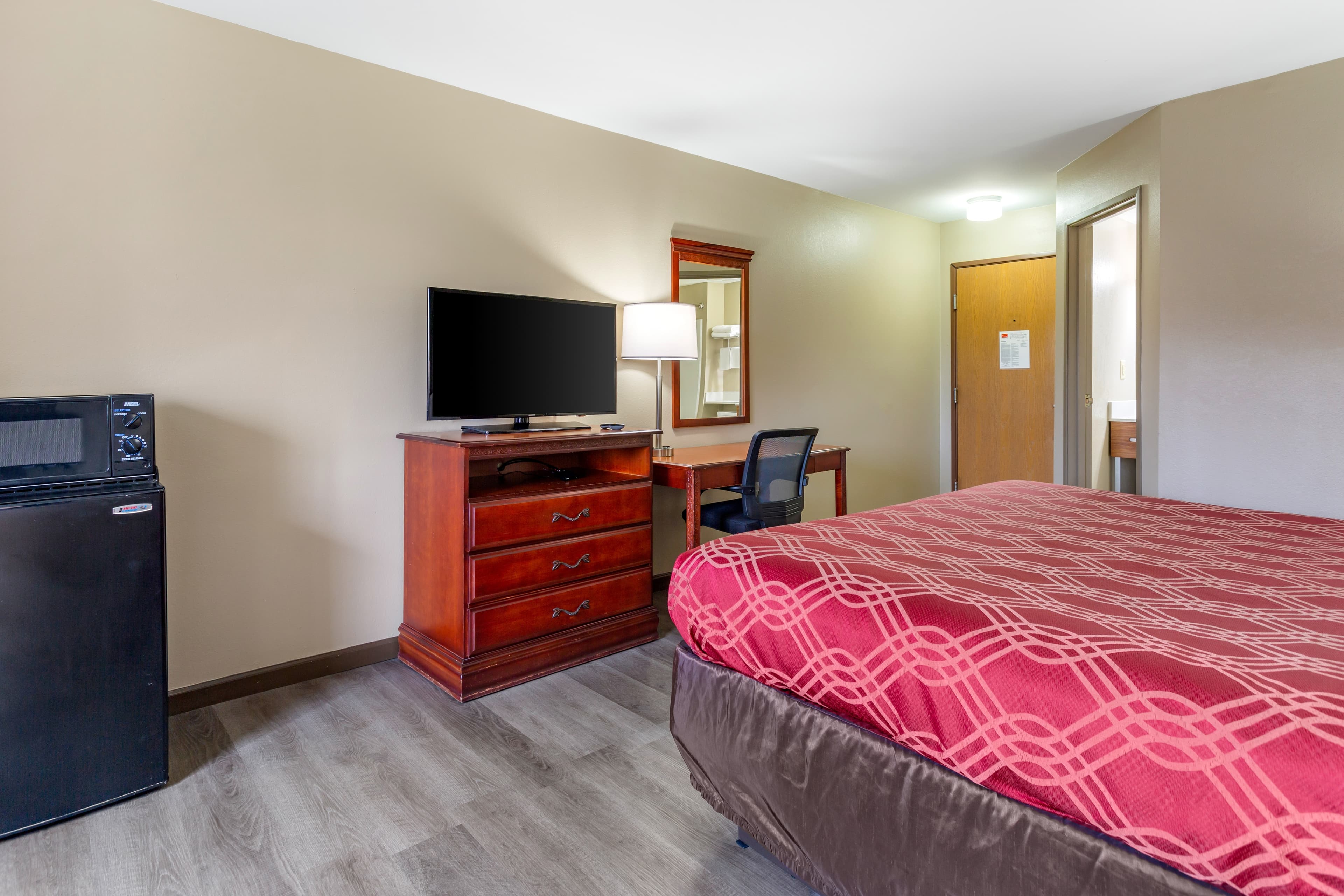 Econo Lodge Inn & Suites Dickson — 9