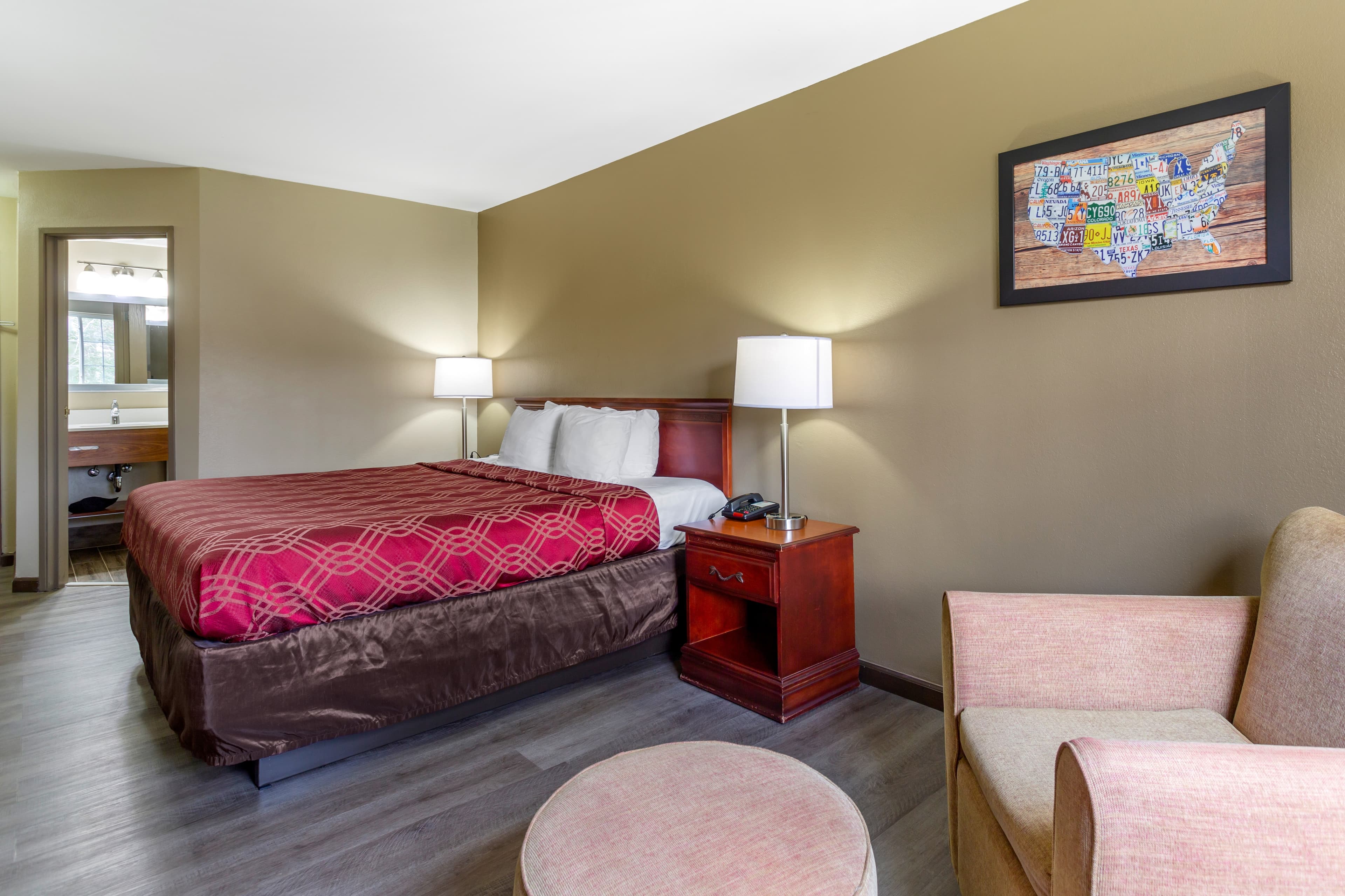 Econo Lodge Inn & Suites Dickson — 10