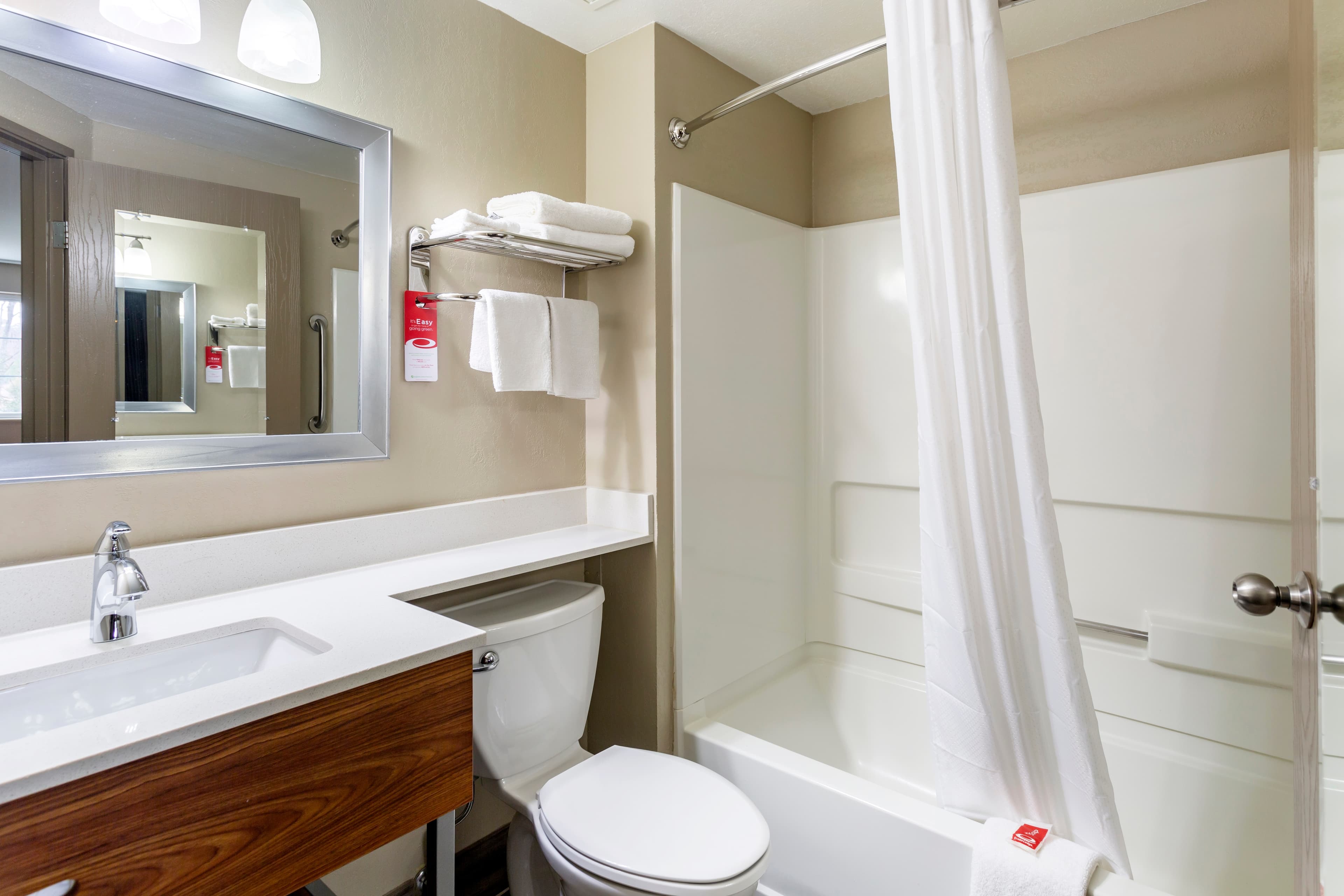 Econo Lodge Inn & Suites Dickson — 11
