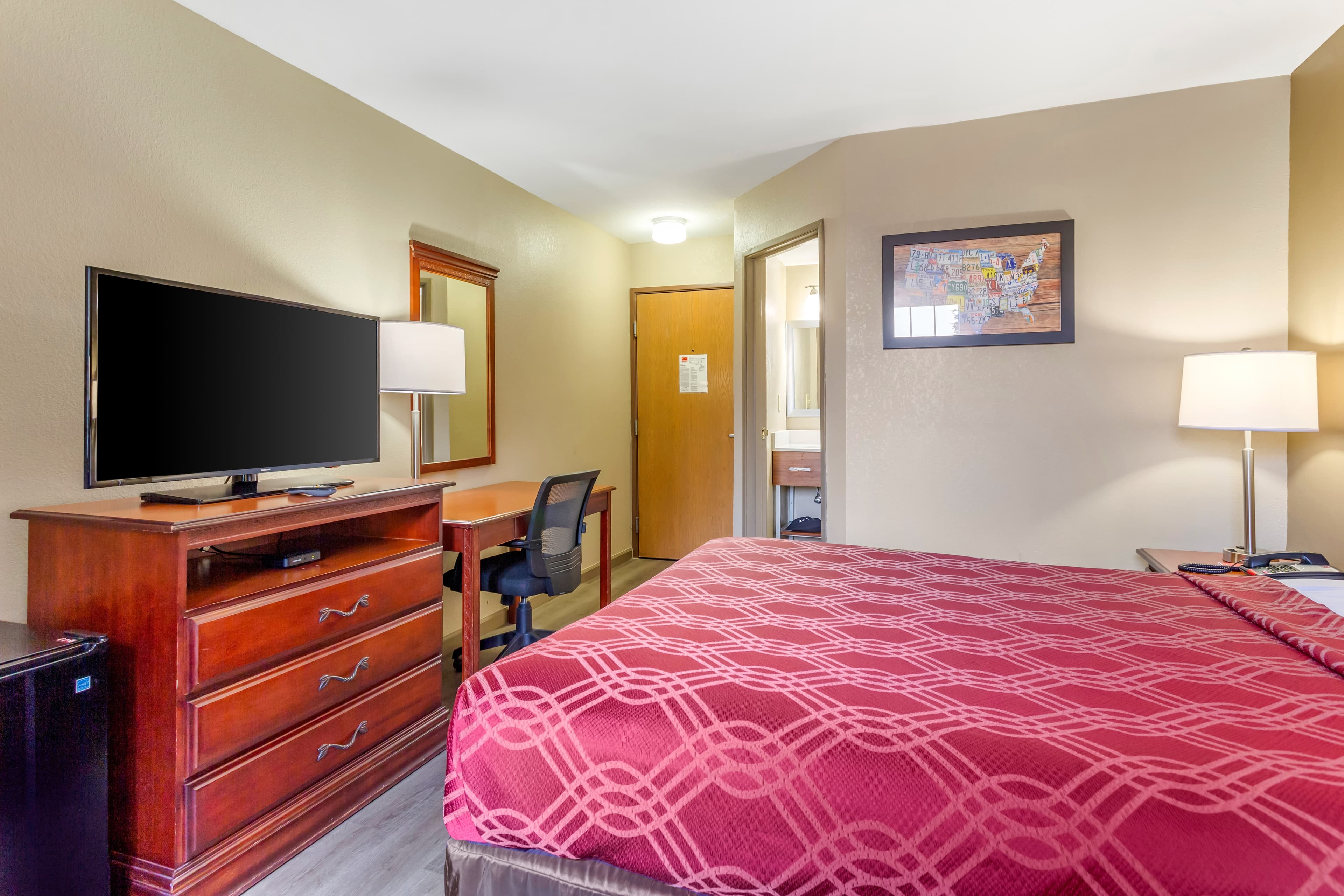 Econo Lodge Inn & Suites Dickson — 13
