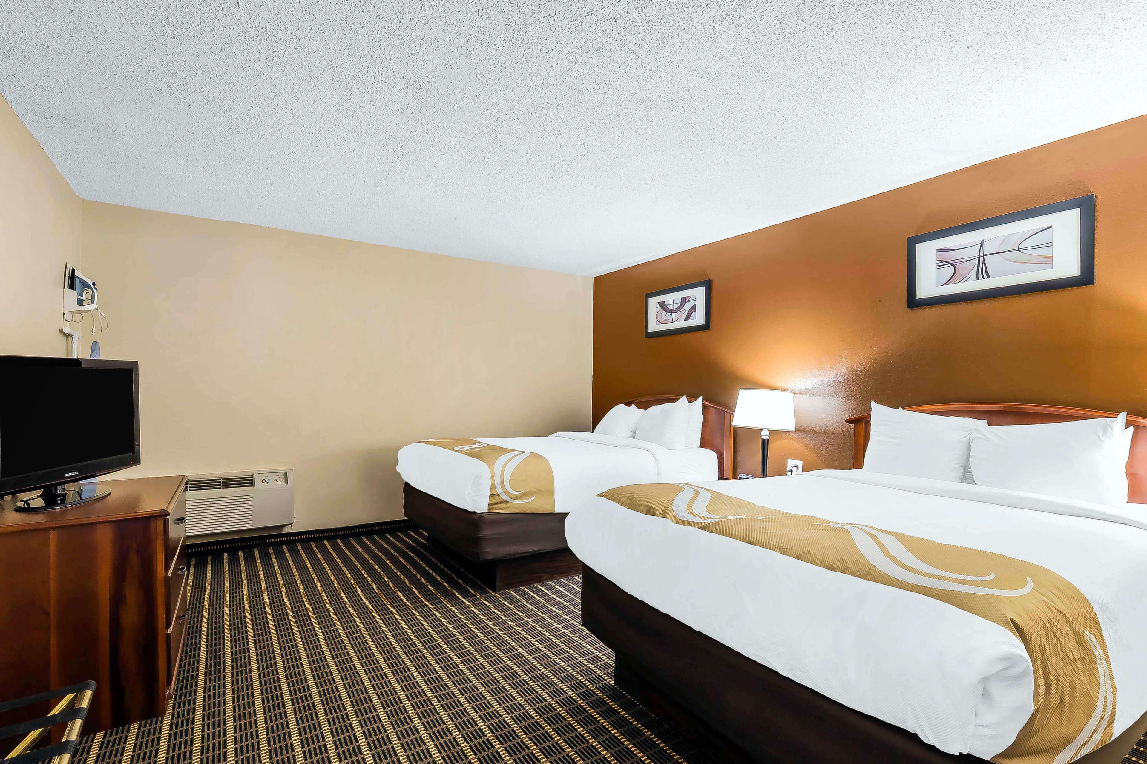 Quality Inn & Suites Sevierville - Pigeon Forge - Image 2