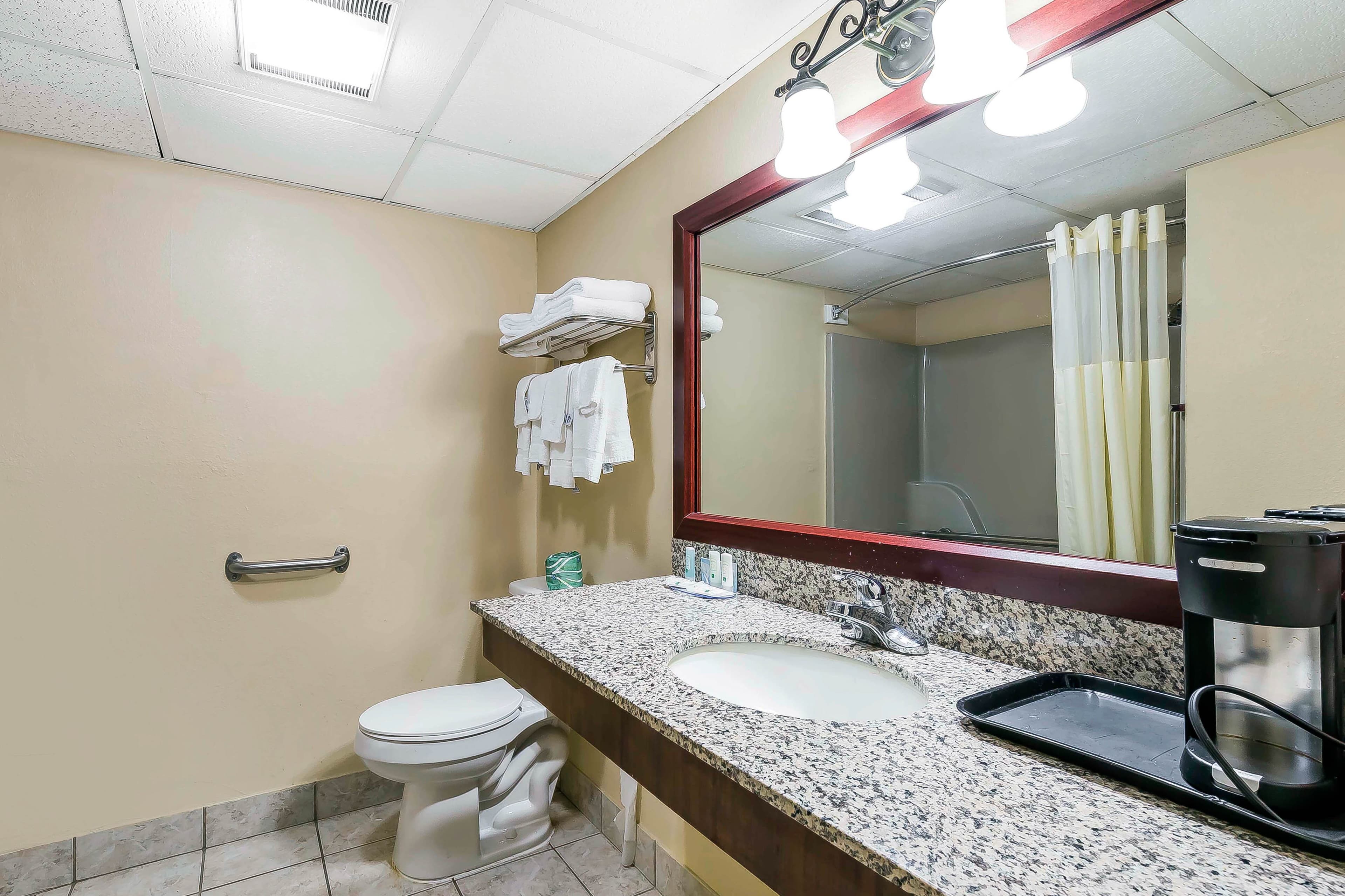 Quality Inn & Suites Sevierville - Pigeon Forge - Image 4