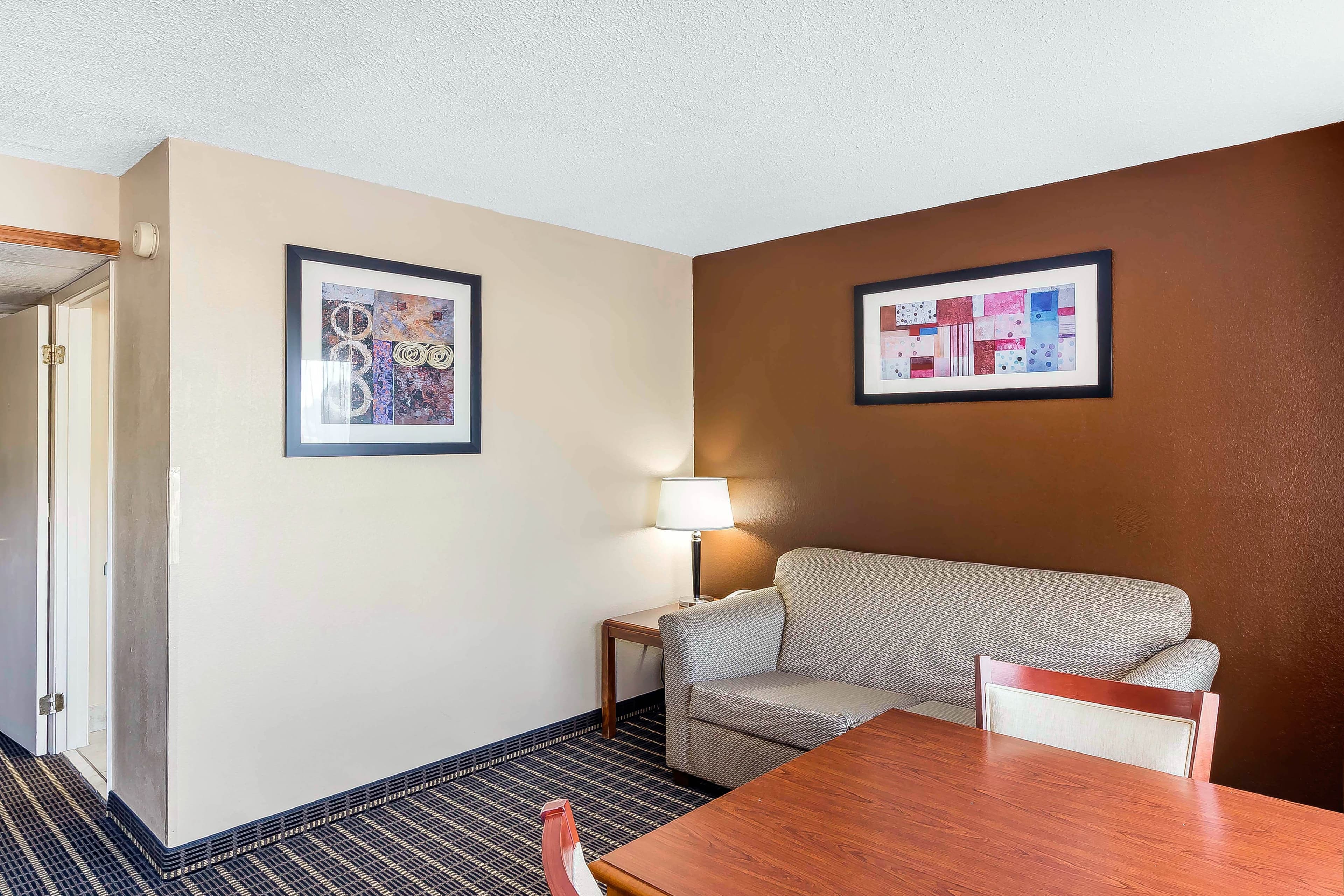 Quality Inn & Suites Sevierville - Pigeon Forge - Image 3