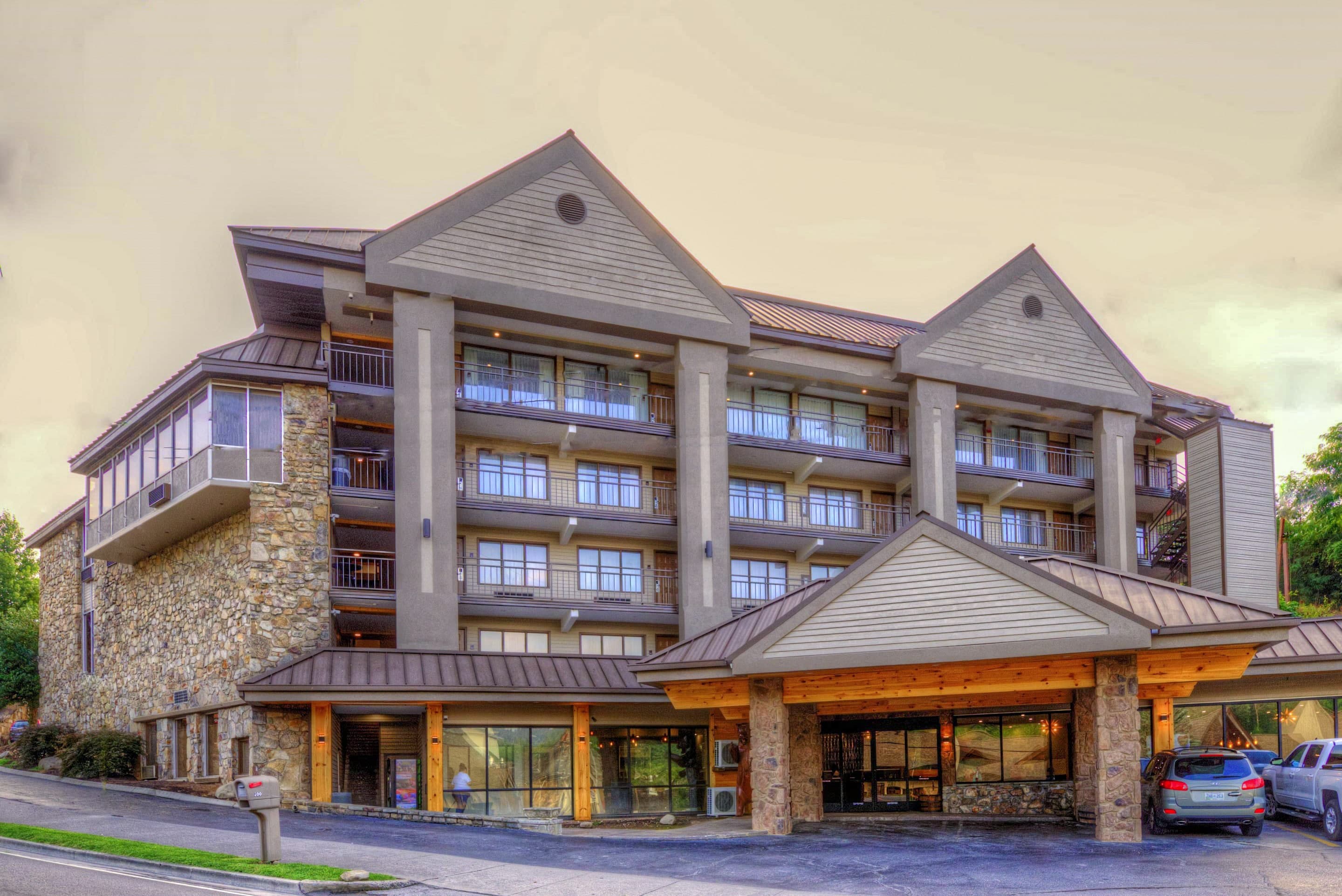 Clarion Pointe Downtown Gatlinburg - Image 1