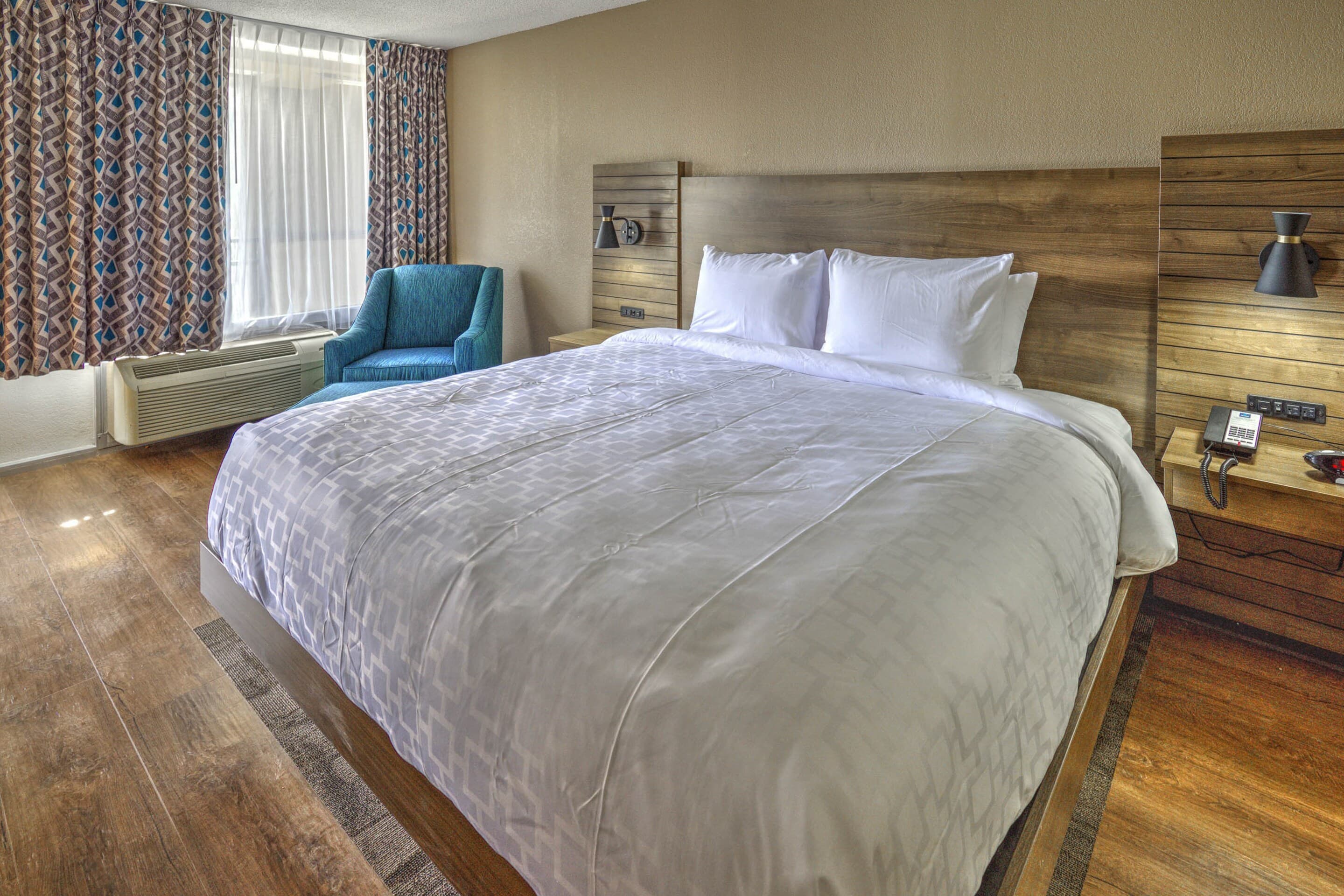 Clarion Pointe Downtown Gatlinburg - Image 2