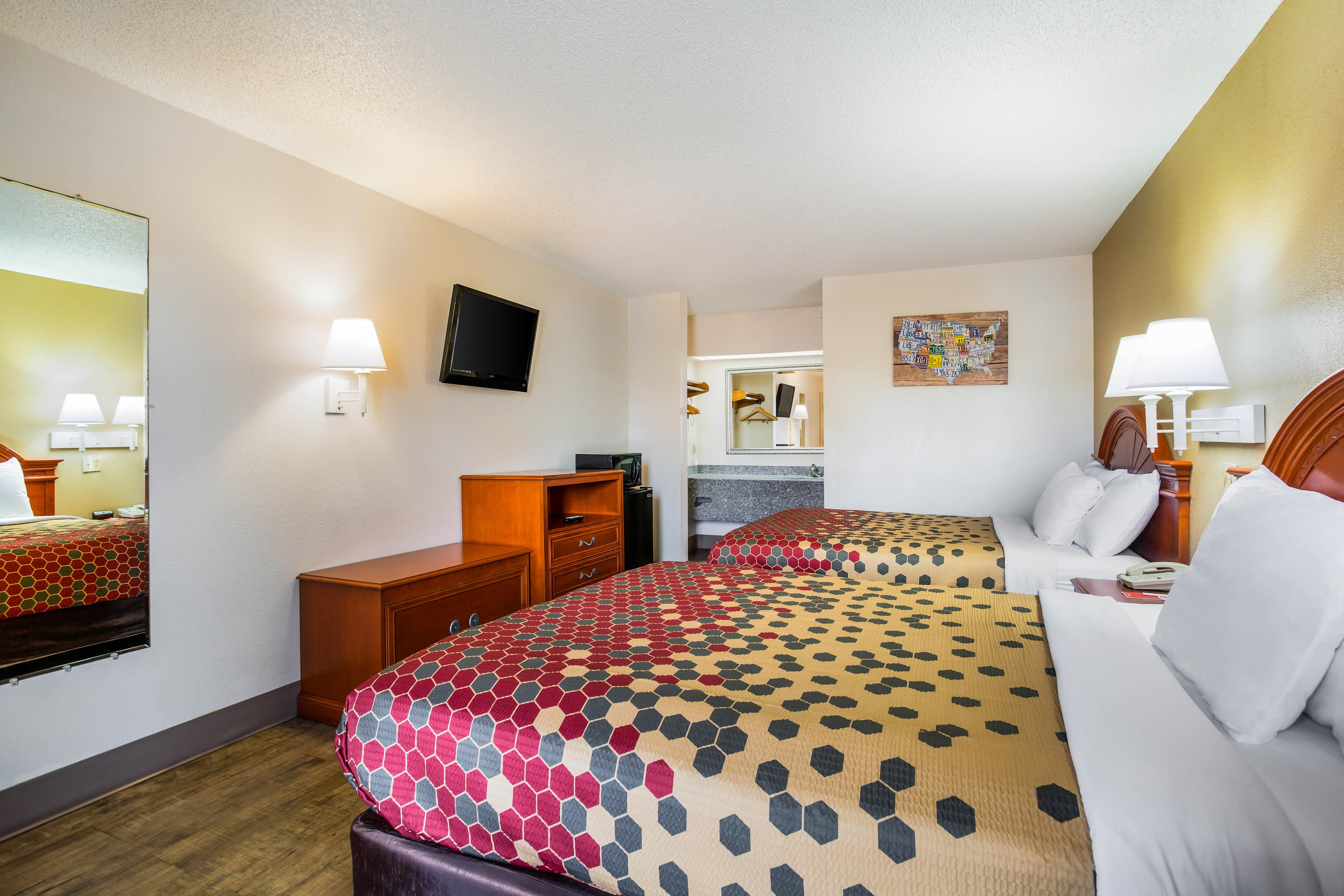 Econo Lodge Lebanon — 7