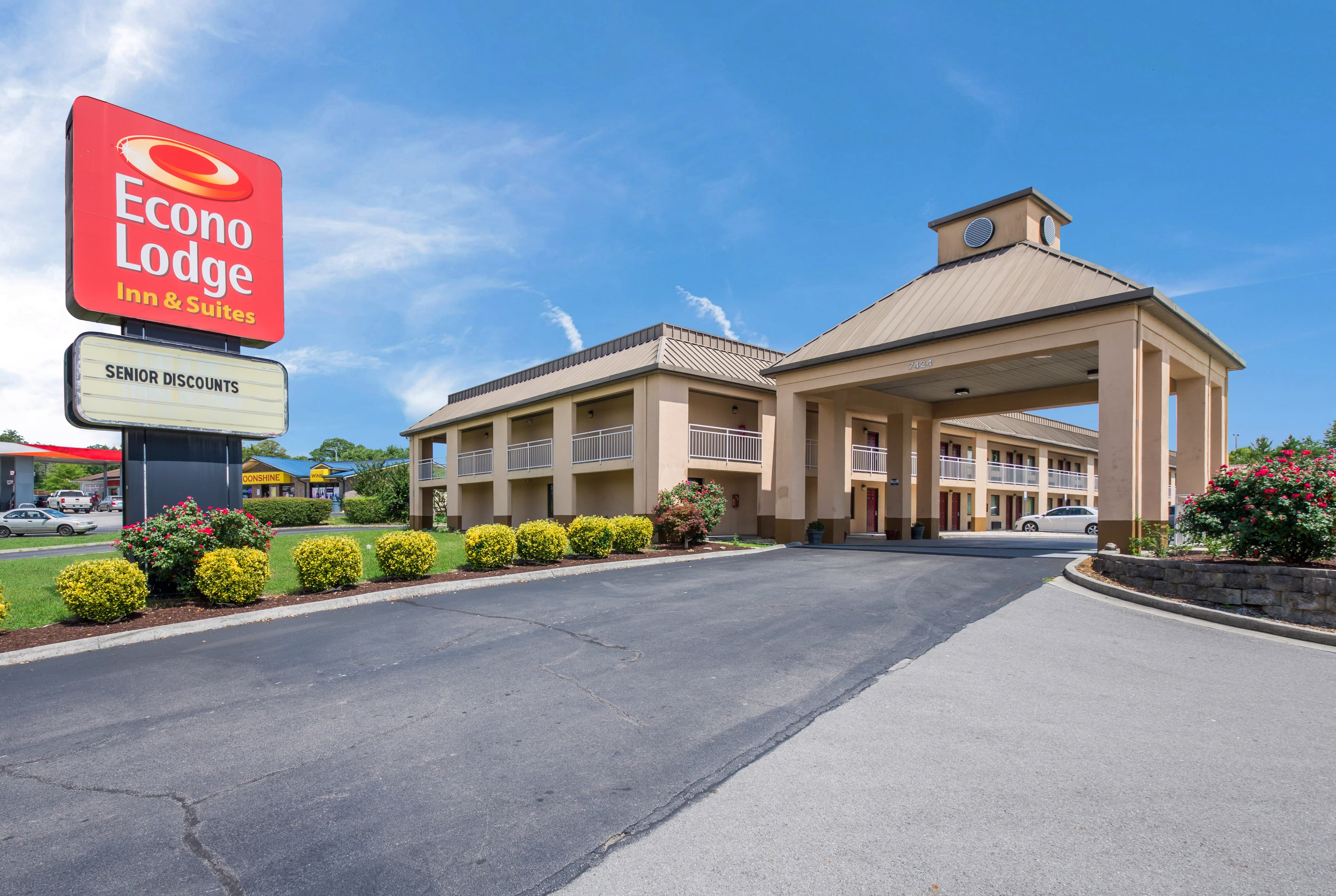 Econo Lodge Inn & Suites Knoxville East - Image 1