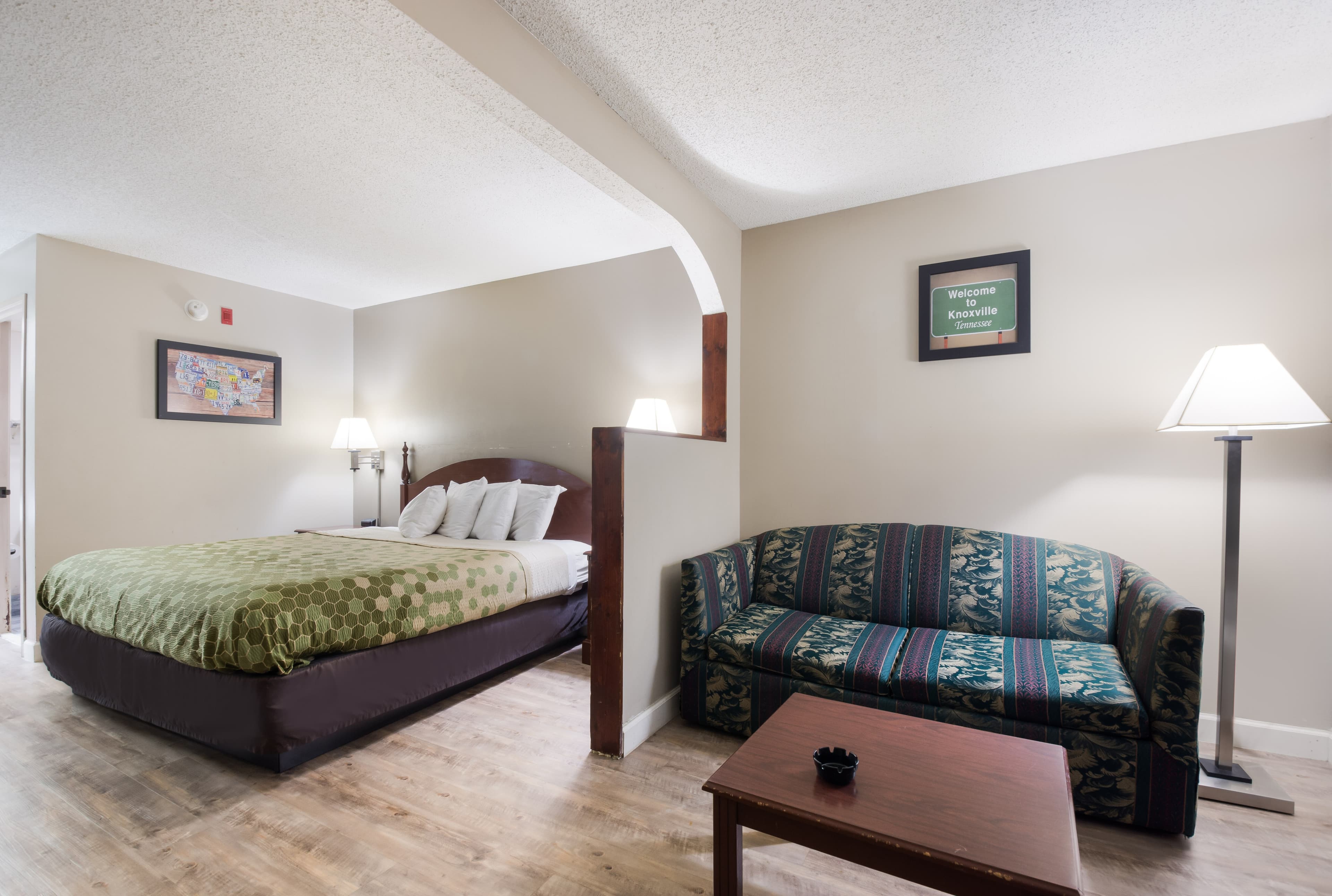 Econo Lodge Inn & Suites Knoxville East — 19