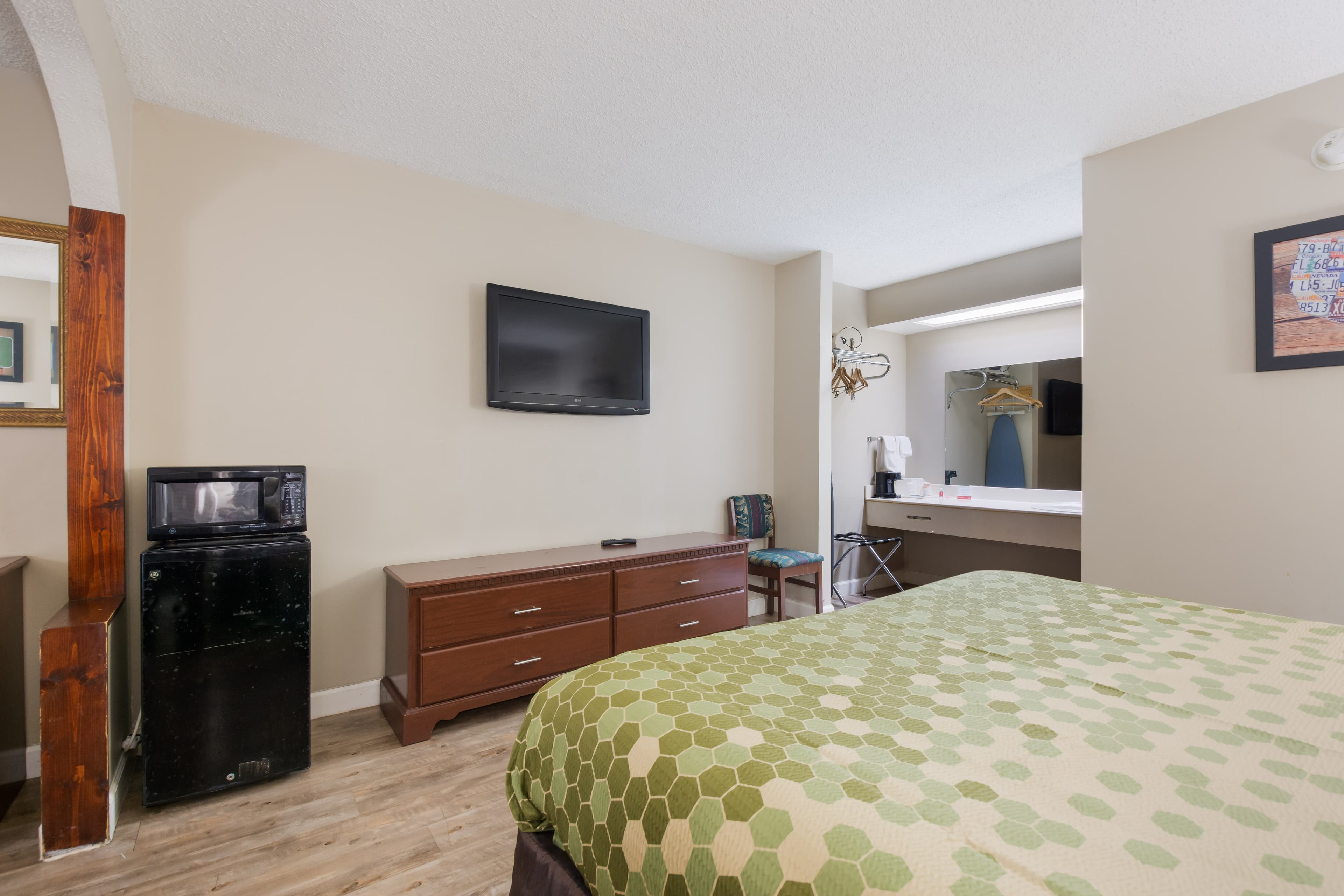 Econo Lodge Inn & Suites Knoxville East — 20