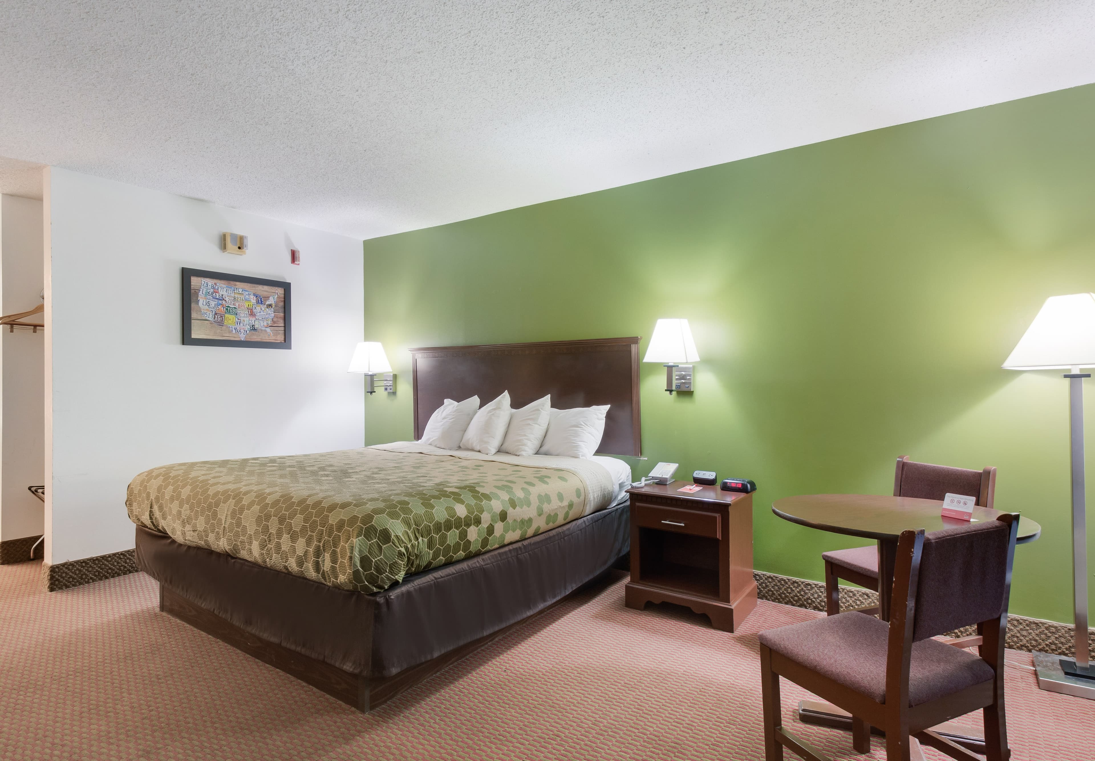 Econo Lodge Inn & Suites Knoxville East - Image 3