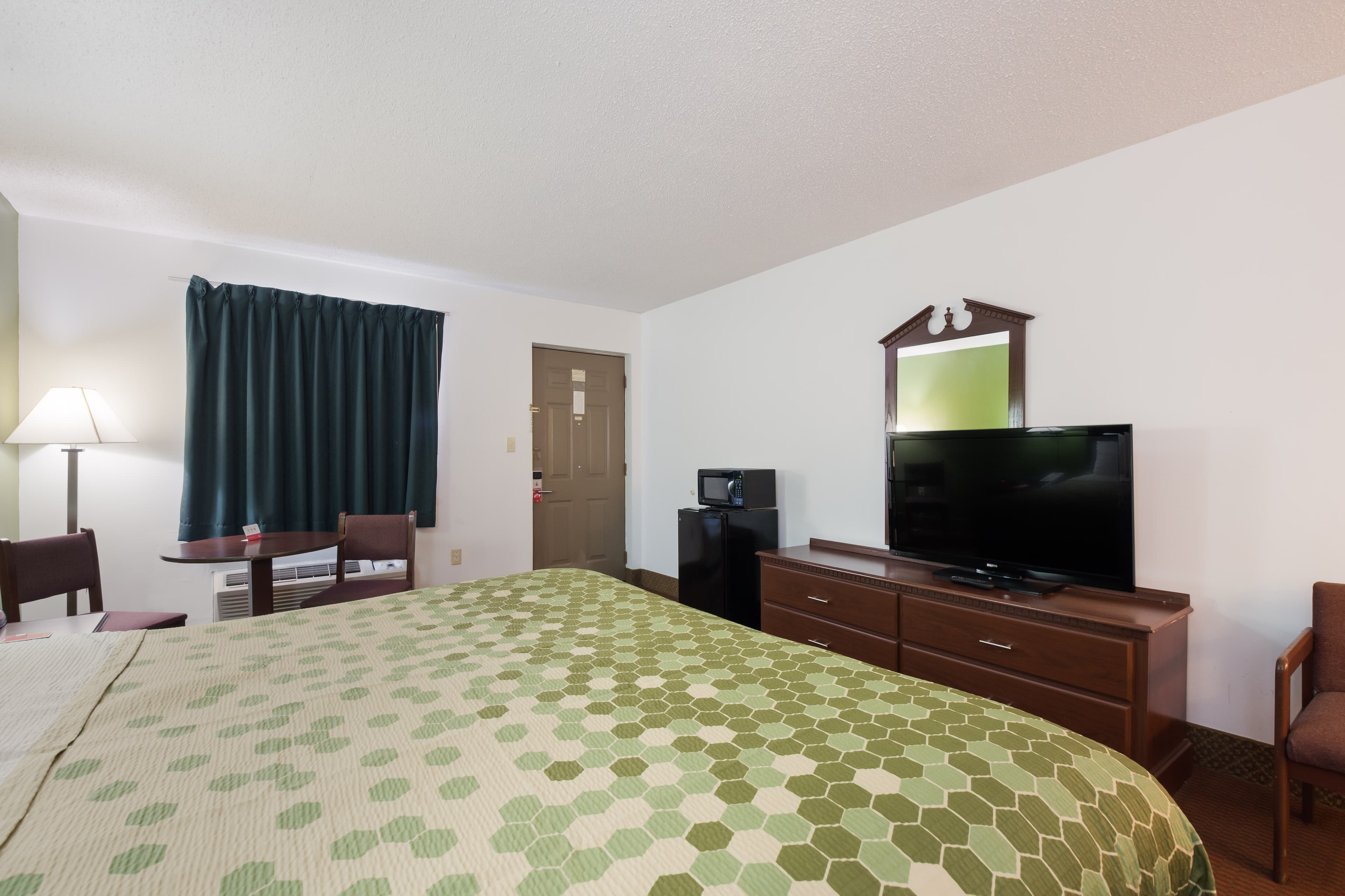 Econo Lodge Inn & Suites Knoxville East — 6