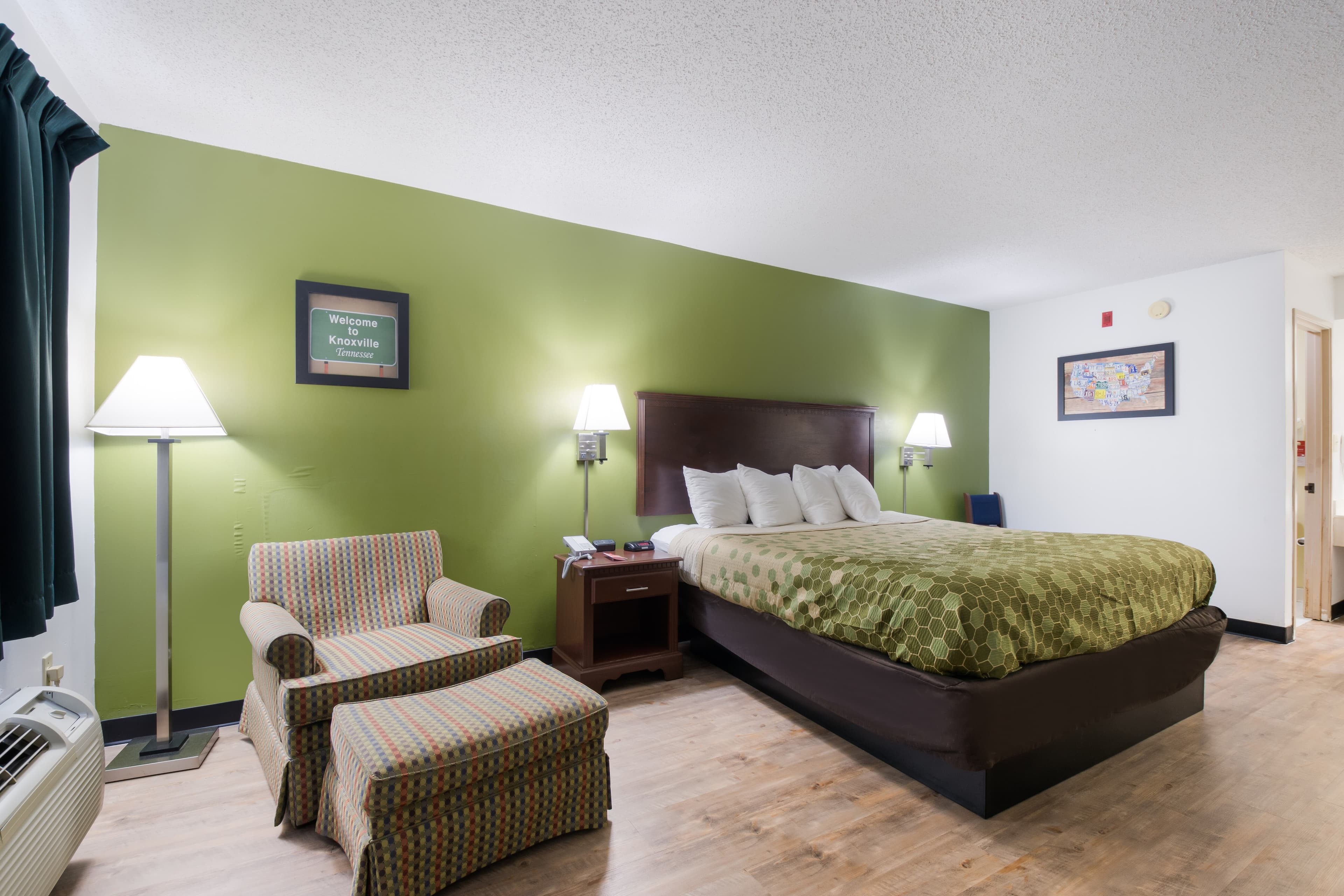 Econo Lodge Inn & Suites Knoxville East — 7
