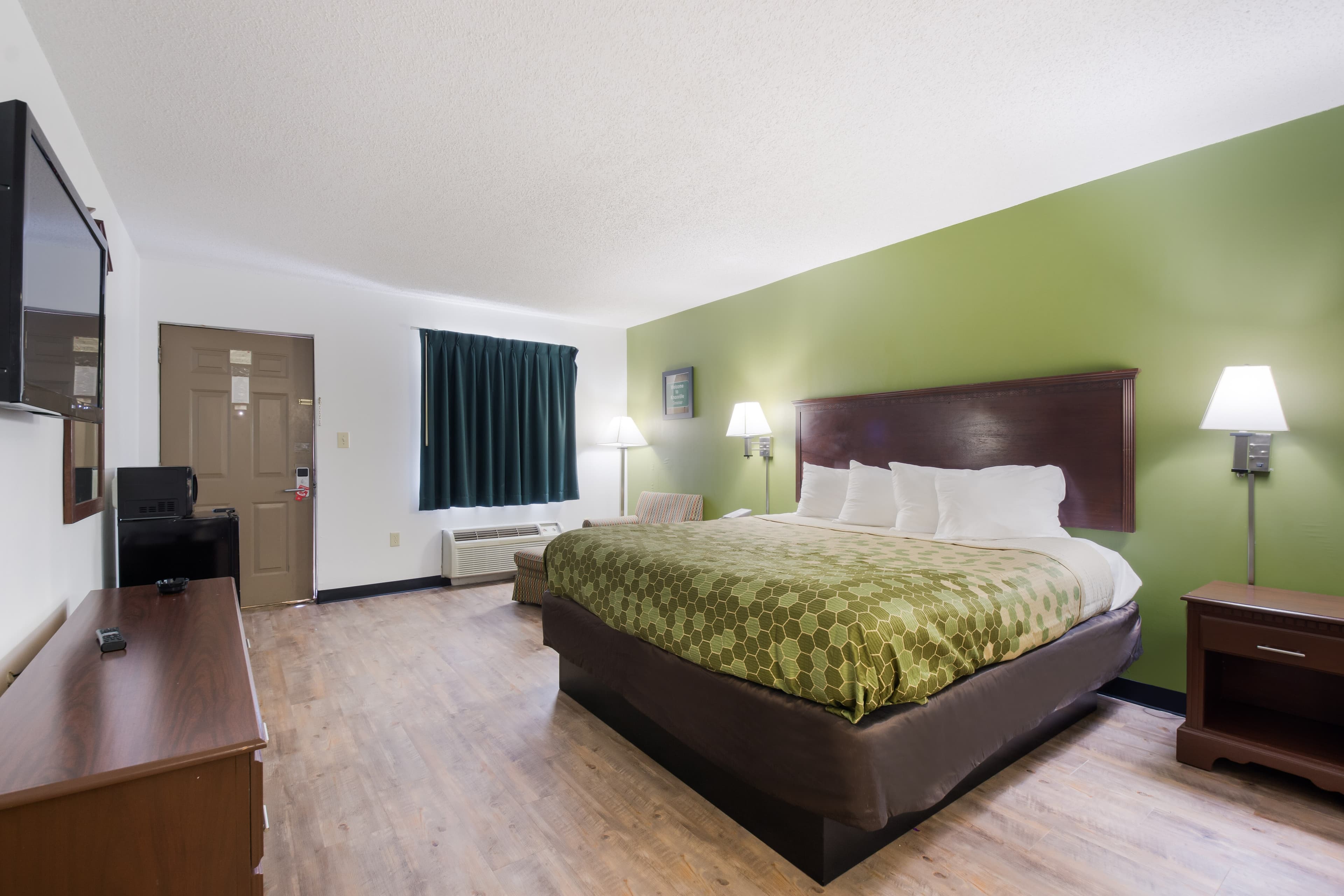 Econo Lodge Inn & Suites Knoxville East — 9