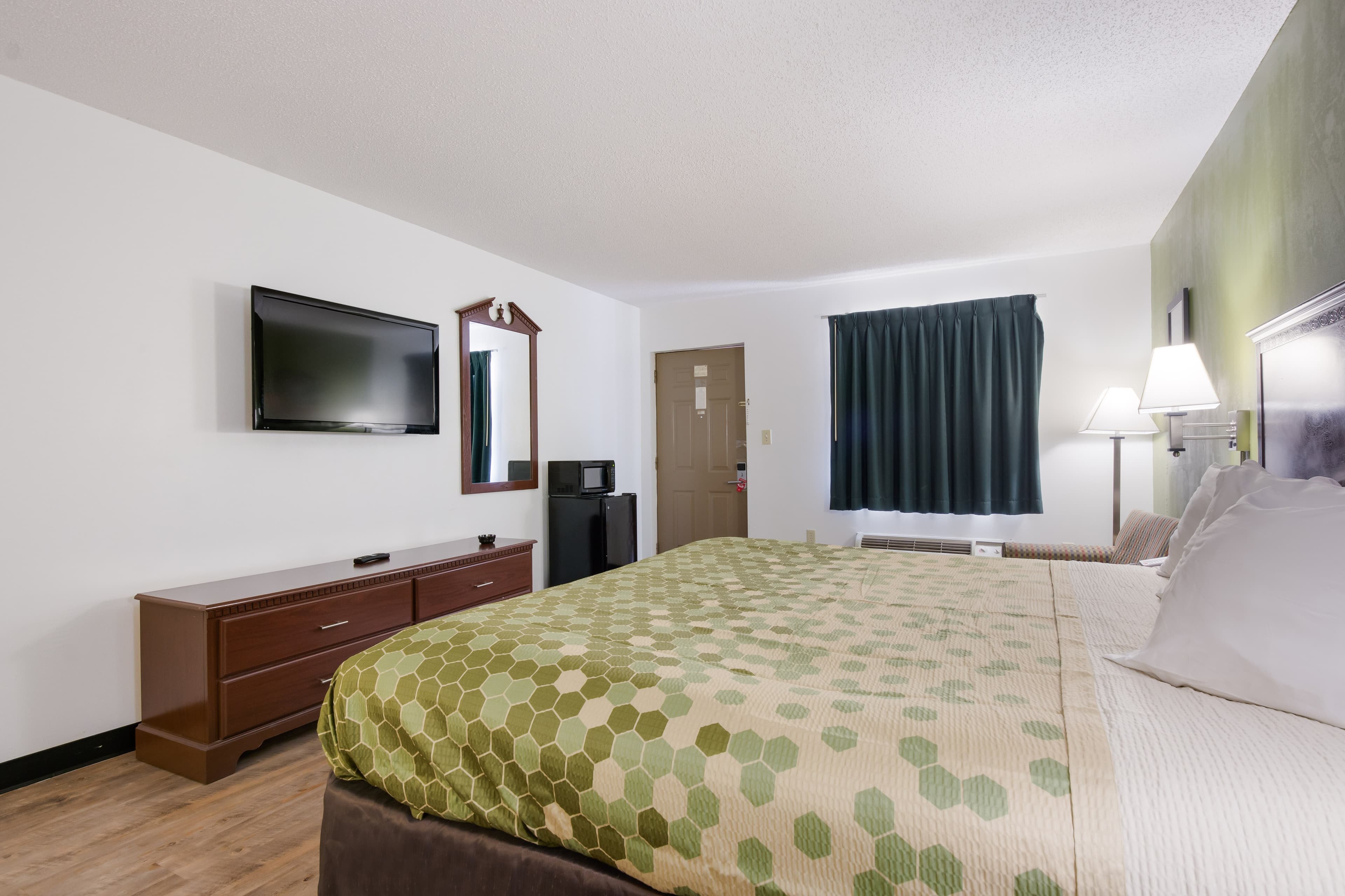 Econo Lodge Inn & Suites Knoxville East — 10