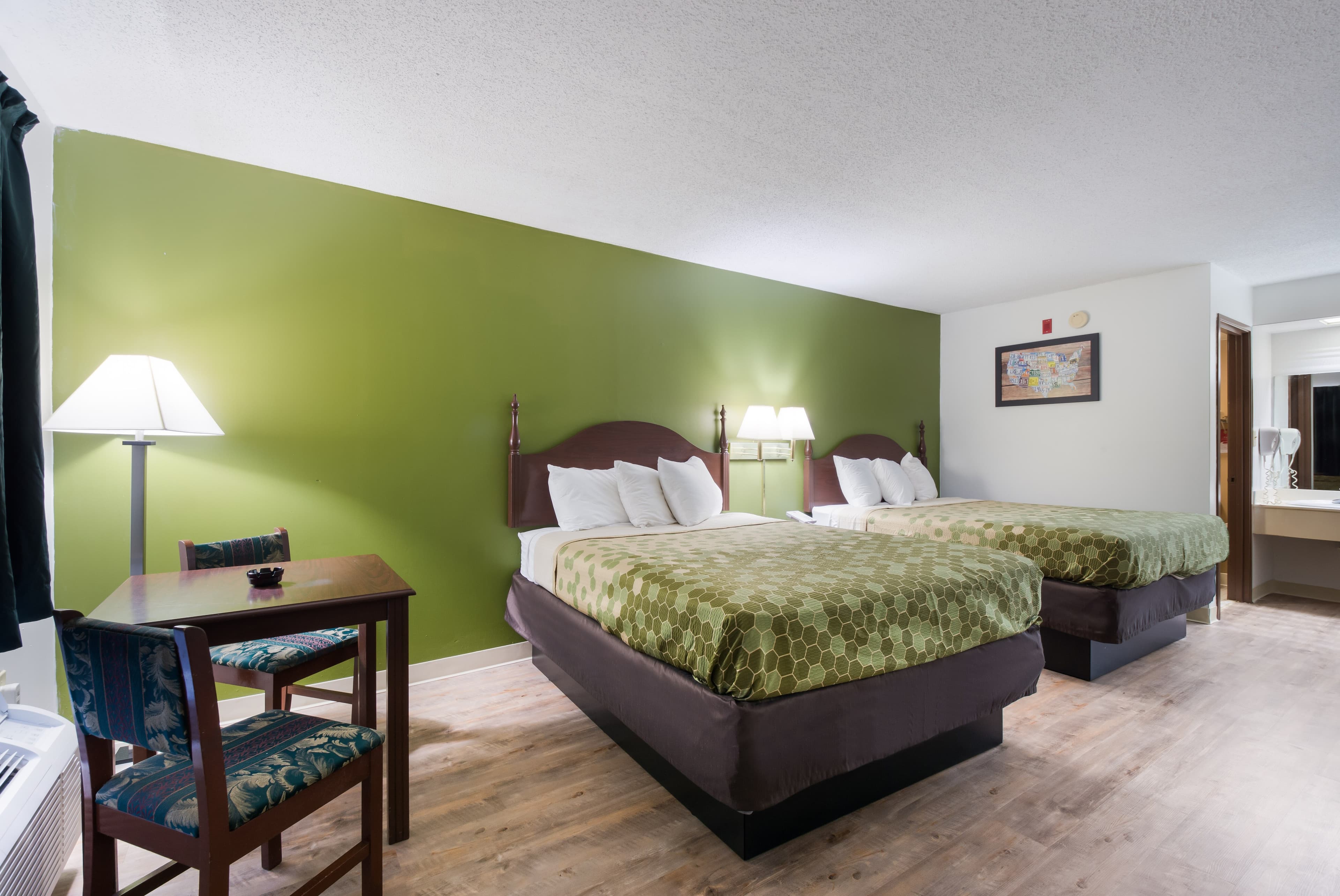 Econo Lodge Inn & Suites Knoxville East — 11