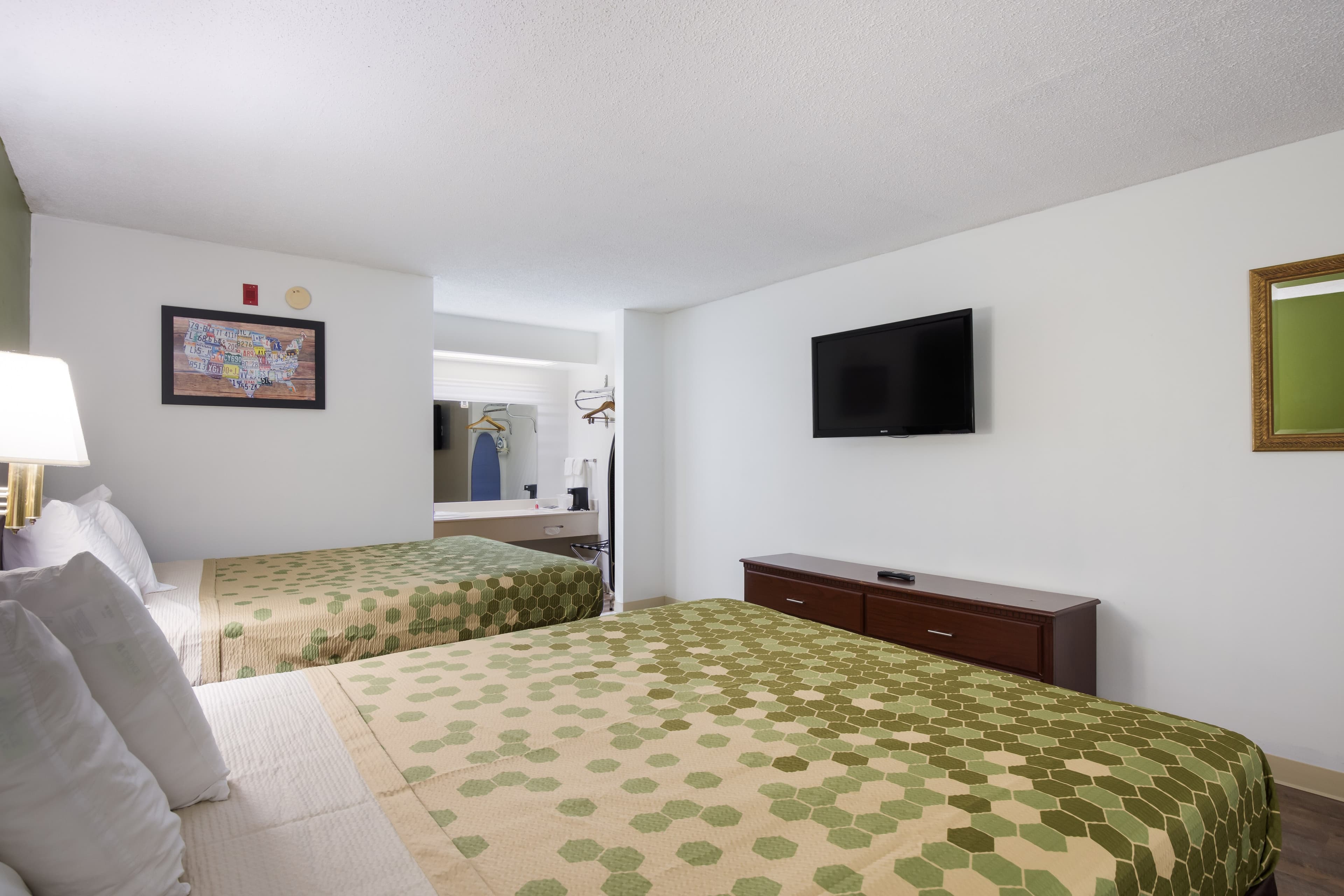 Econo Lodge Inn & Suites Knoxville East — 12