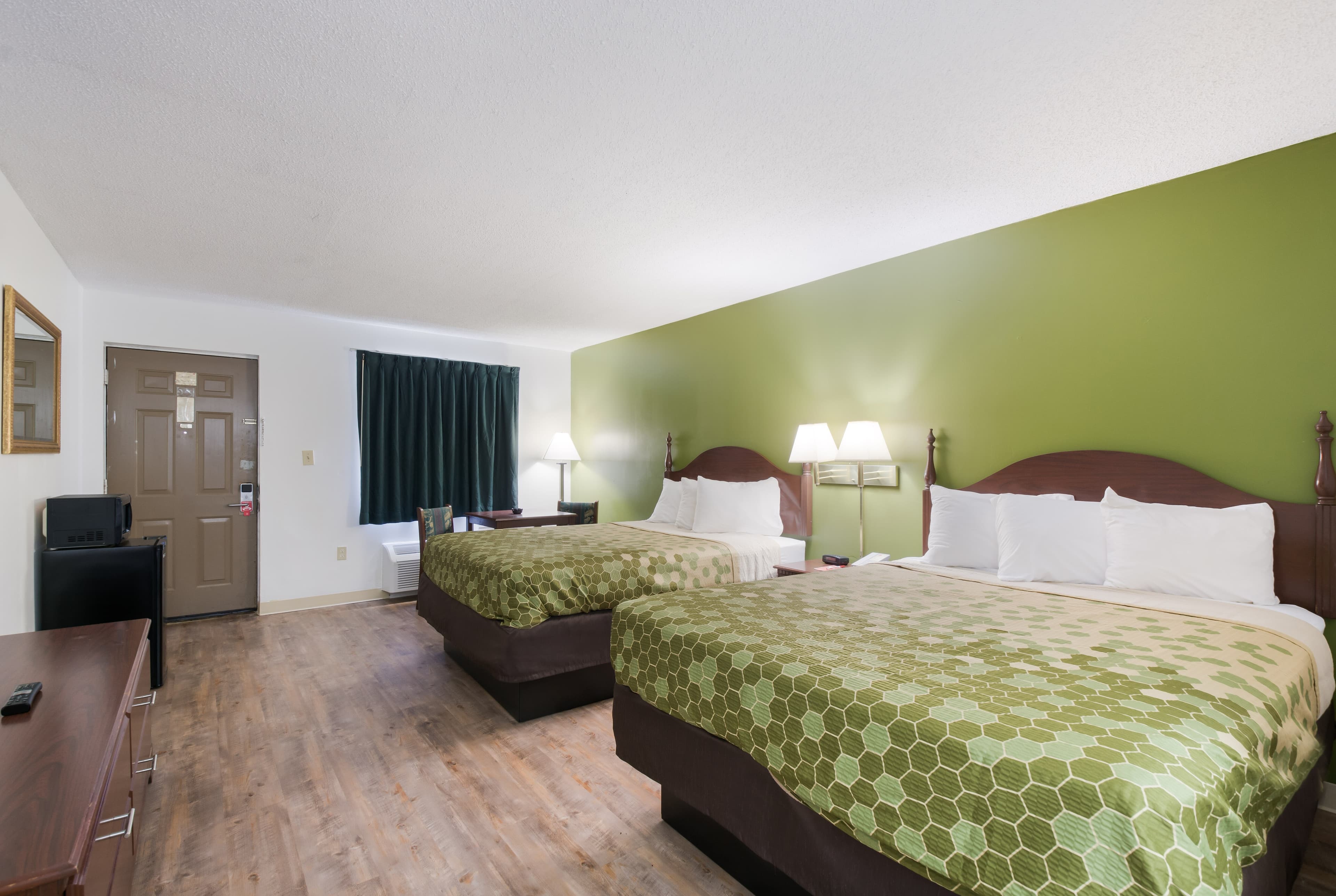 Econo Lodge Inn & Suites Knoxville East — 13
