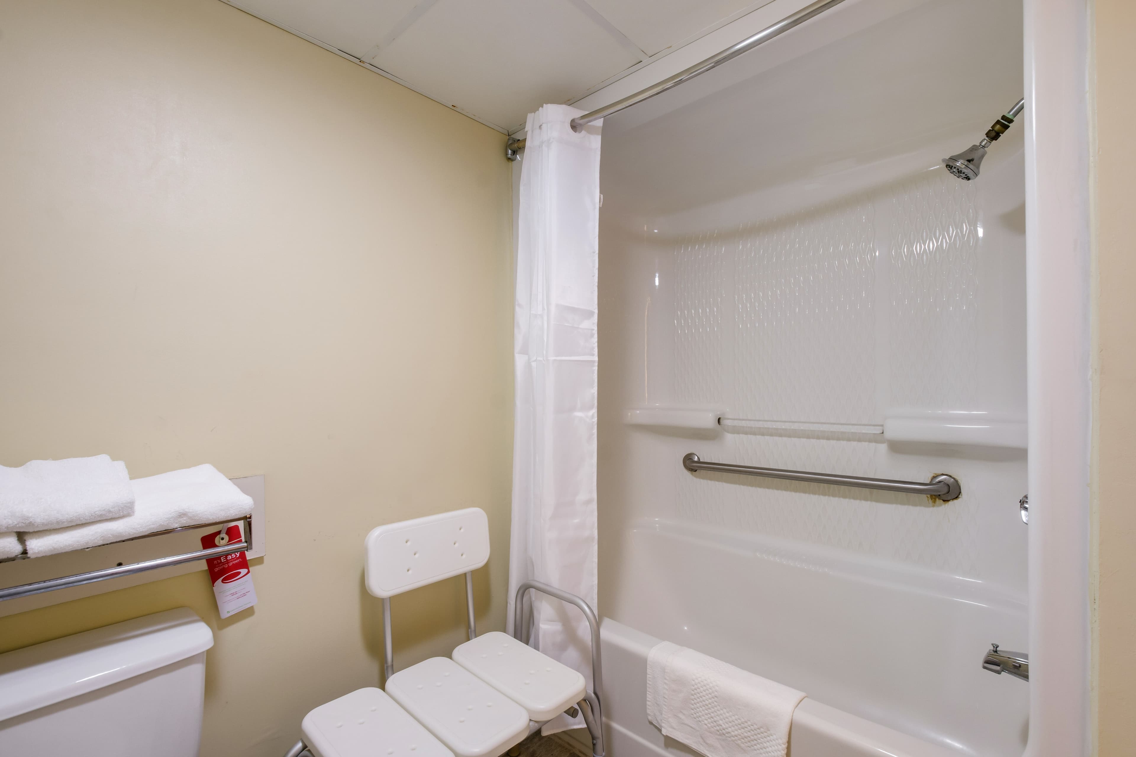 Econo Lodge Inn & Suites Knoxville East - Image 4