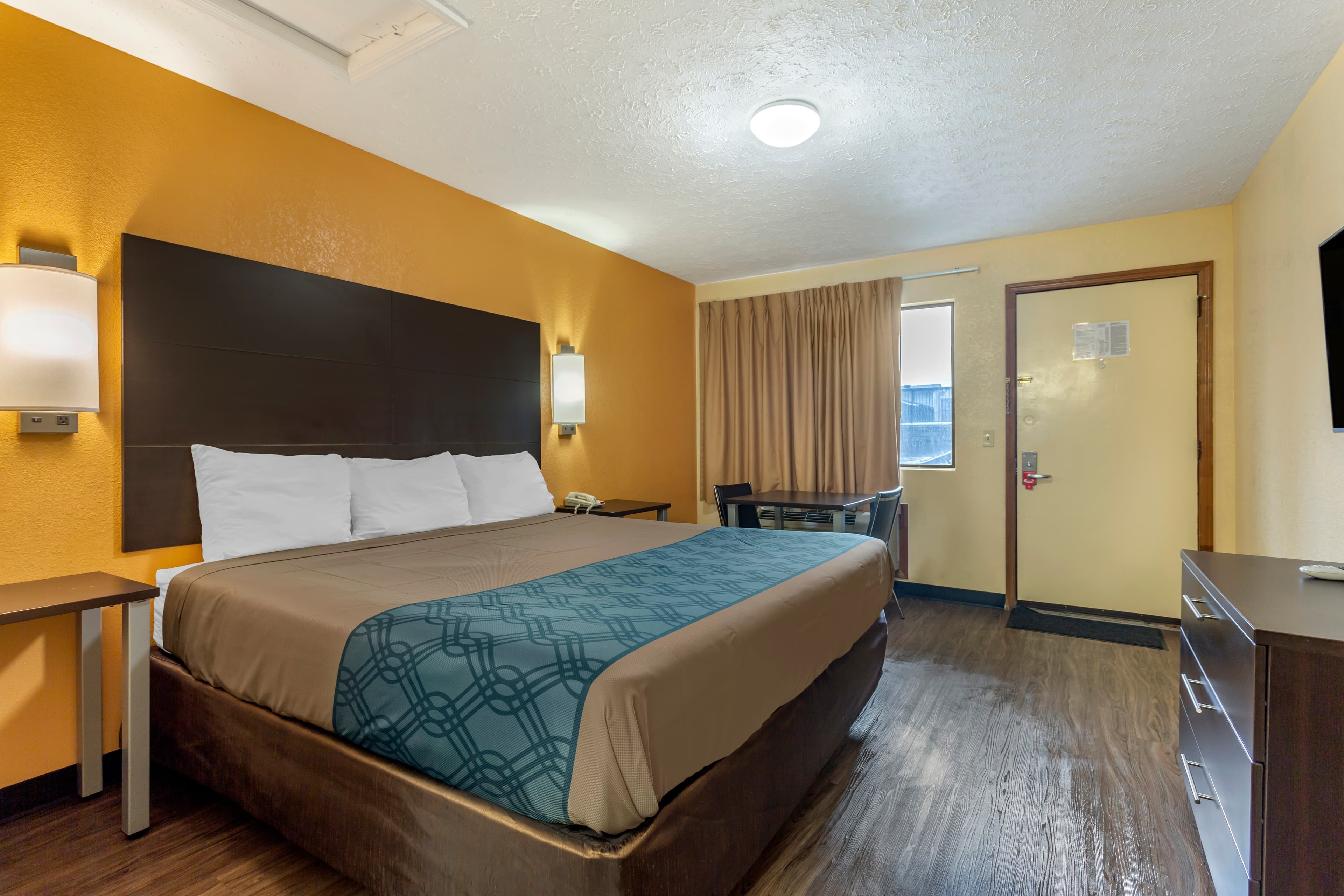 Econo Lodge Nashville North - Image 3