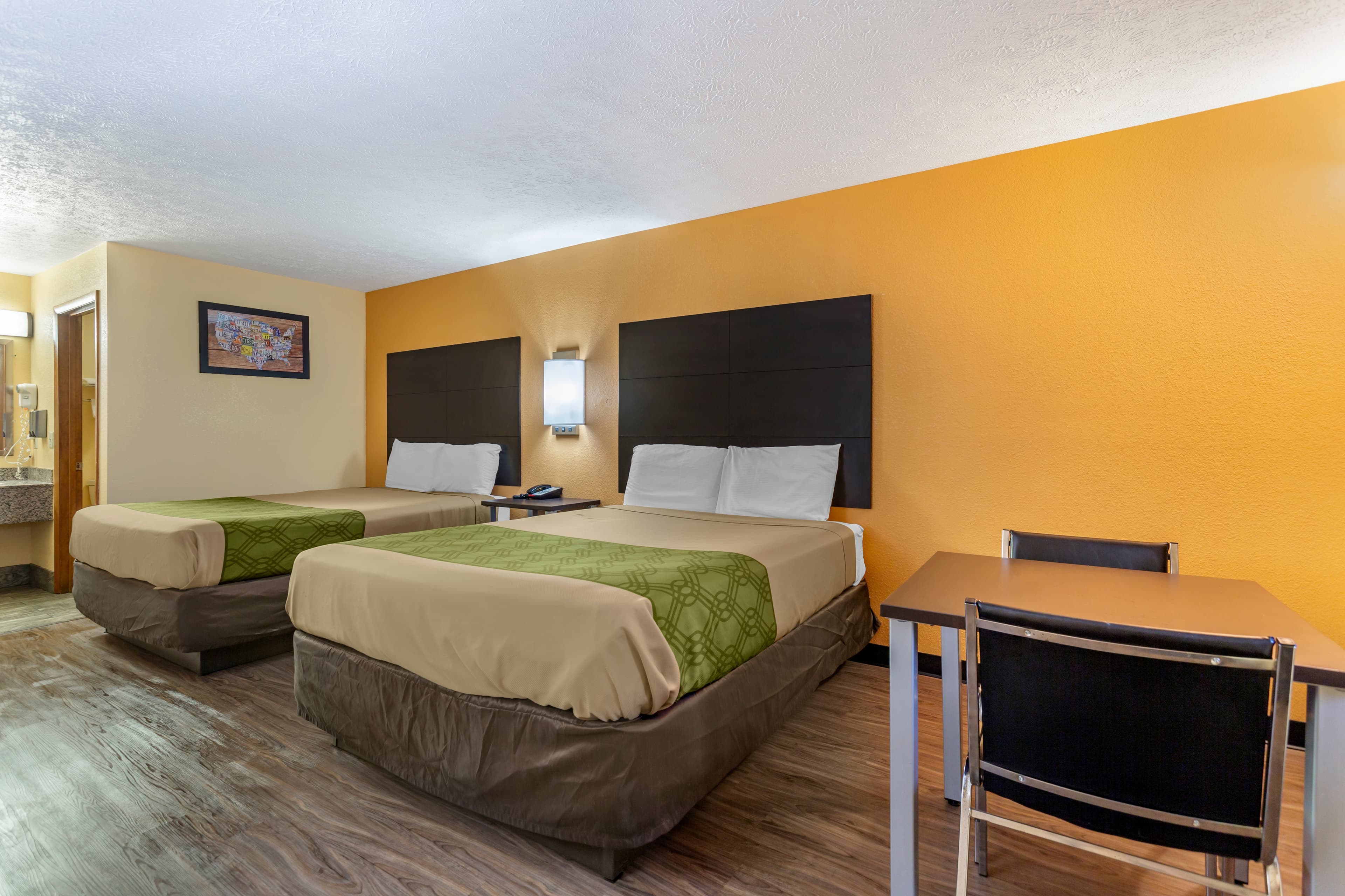 Econo Lodge Nashville North — 7