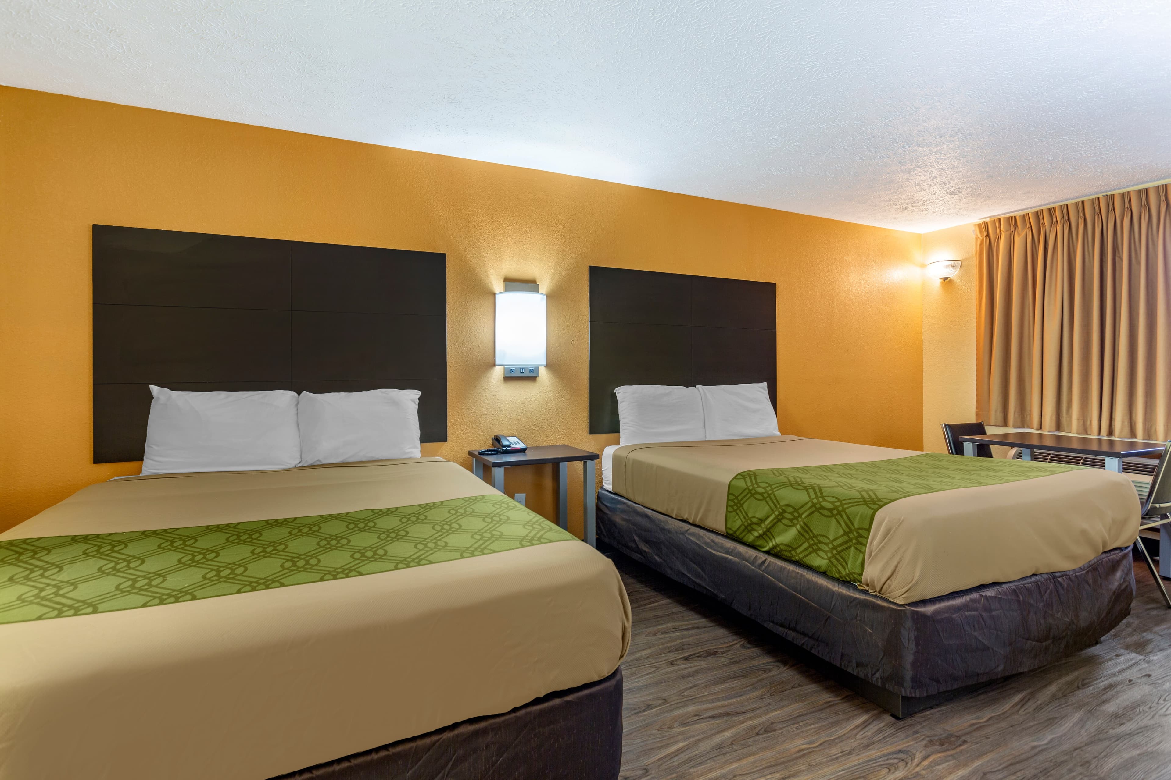 Econo Lodge Nashville North — 8