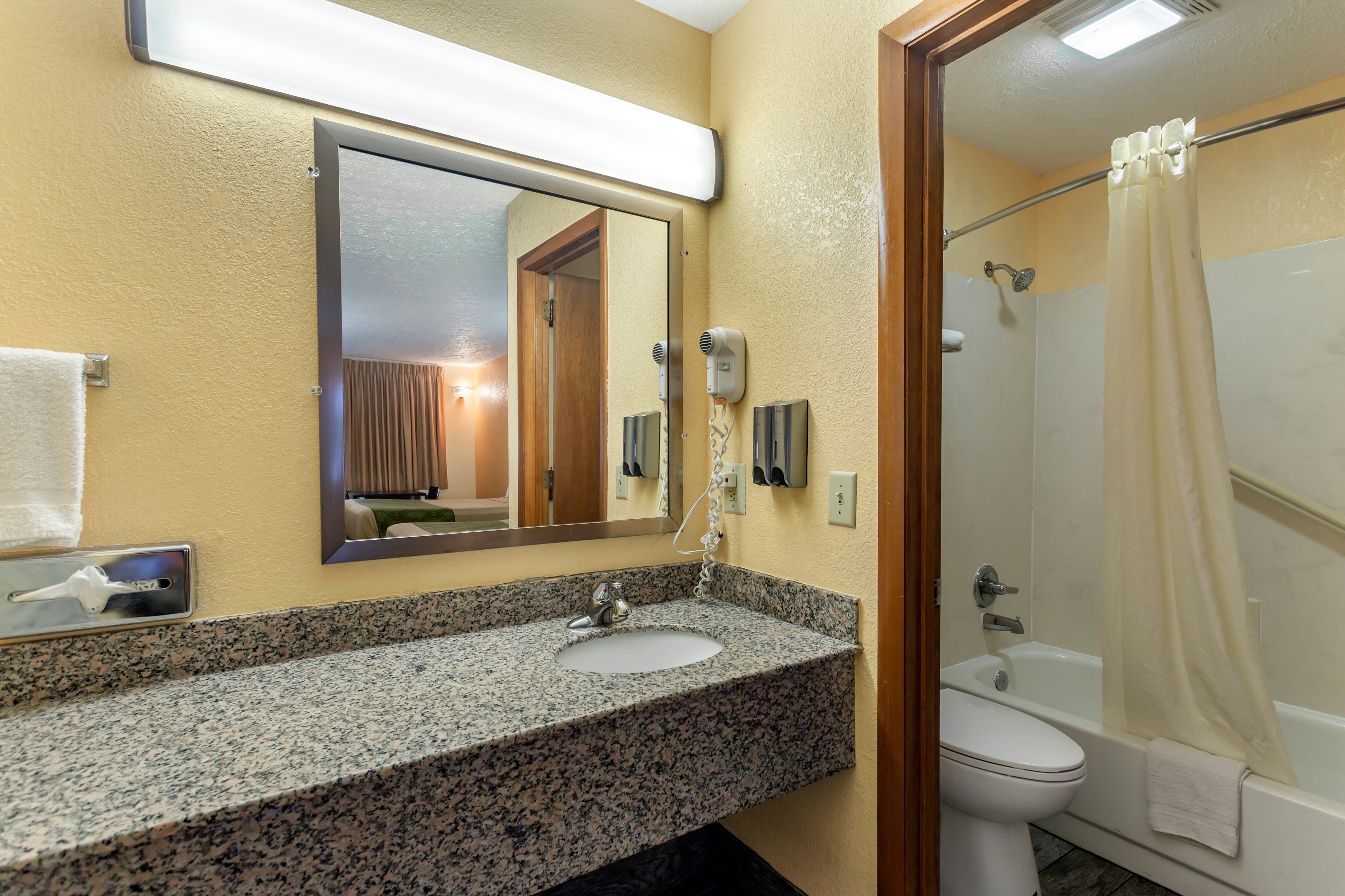 Econo Lodge Nashville North — 11