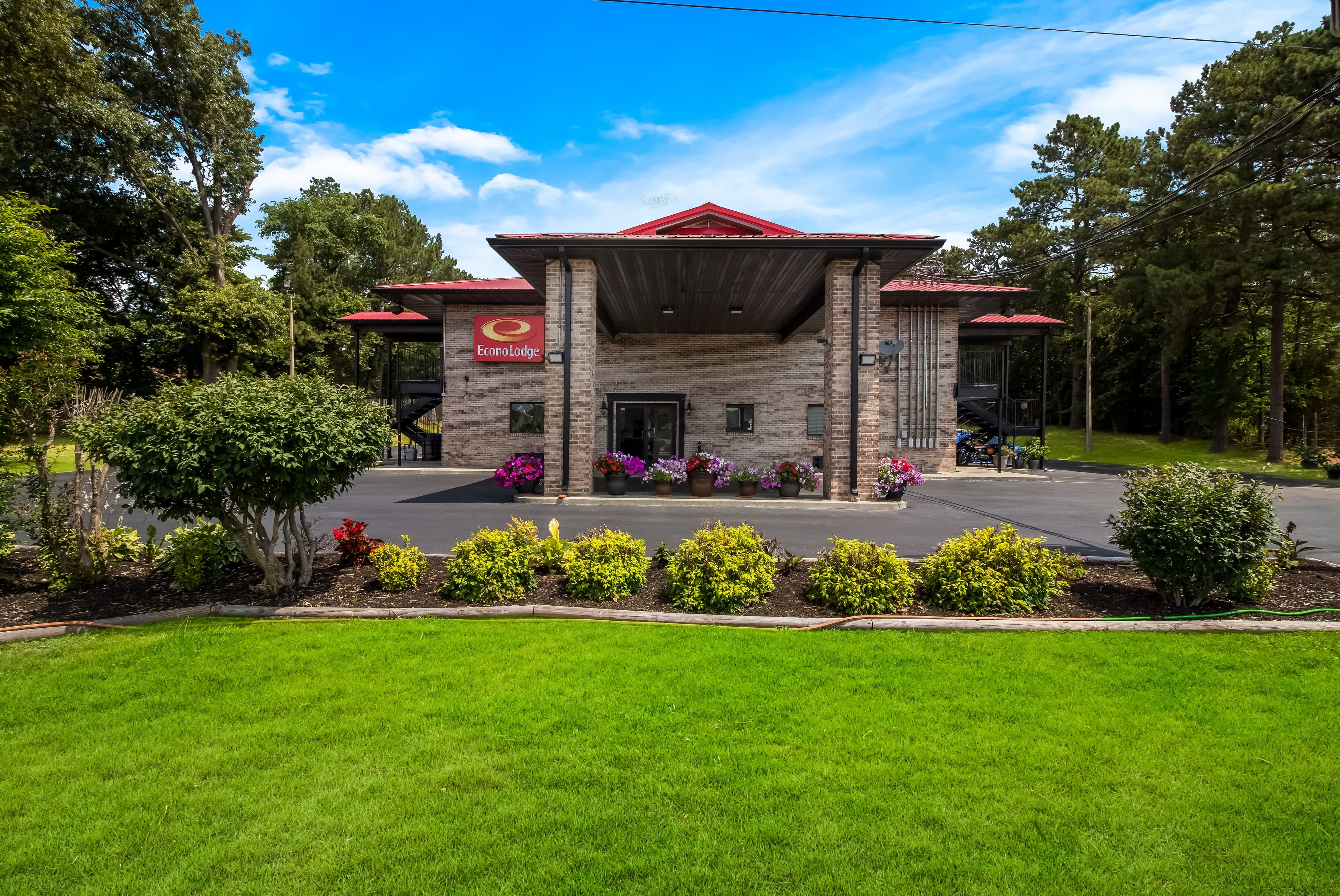 Econo Lodge Martin - Image 1